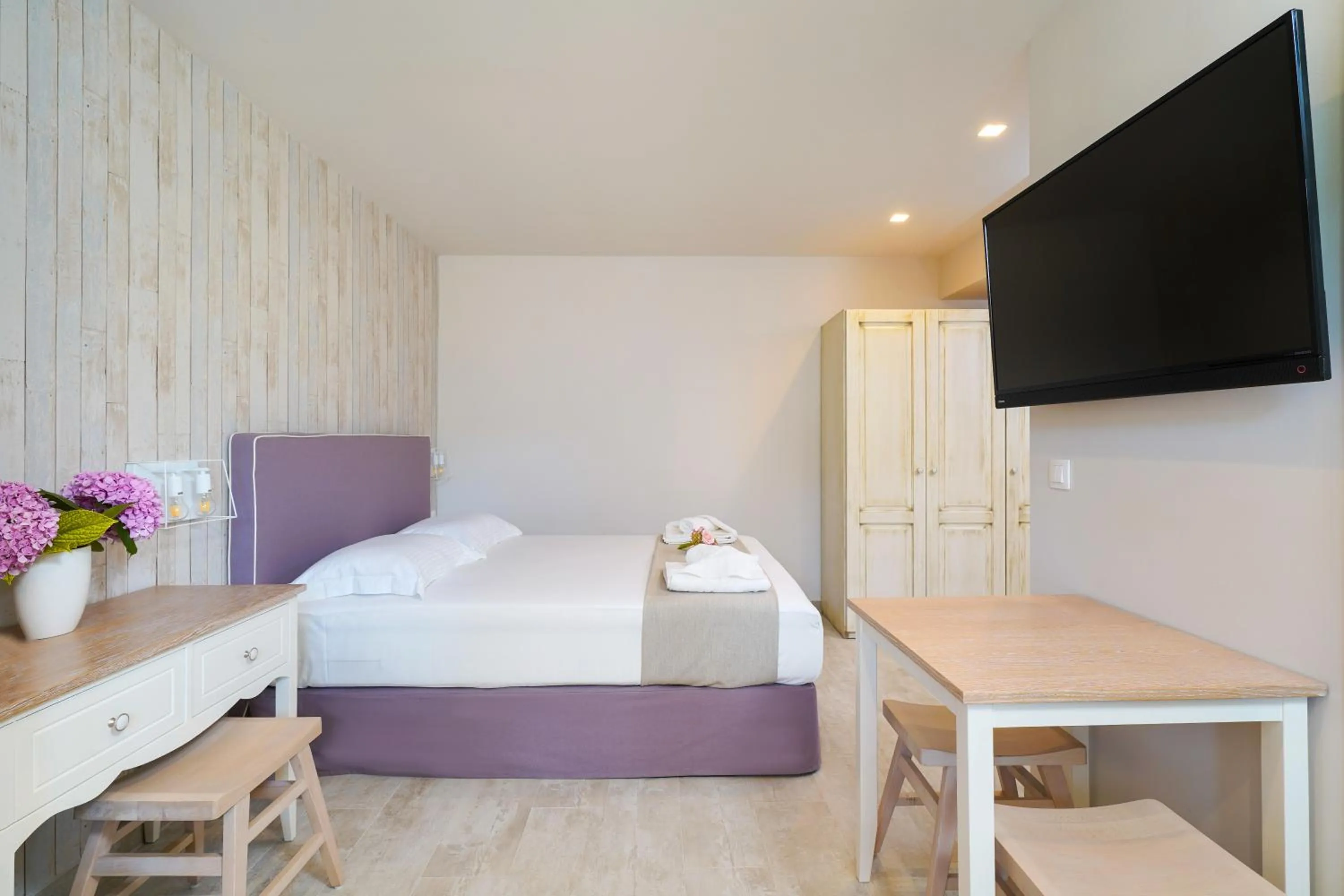 Photo of the whole room, Bed in Iliomagic Luxury Suites Thassos