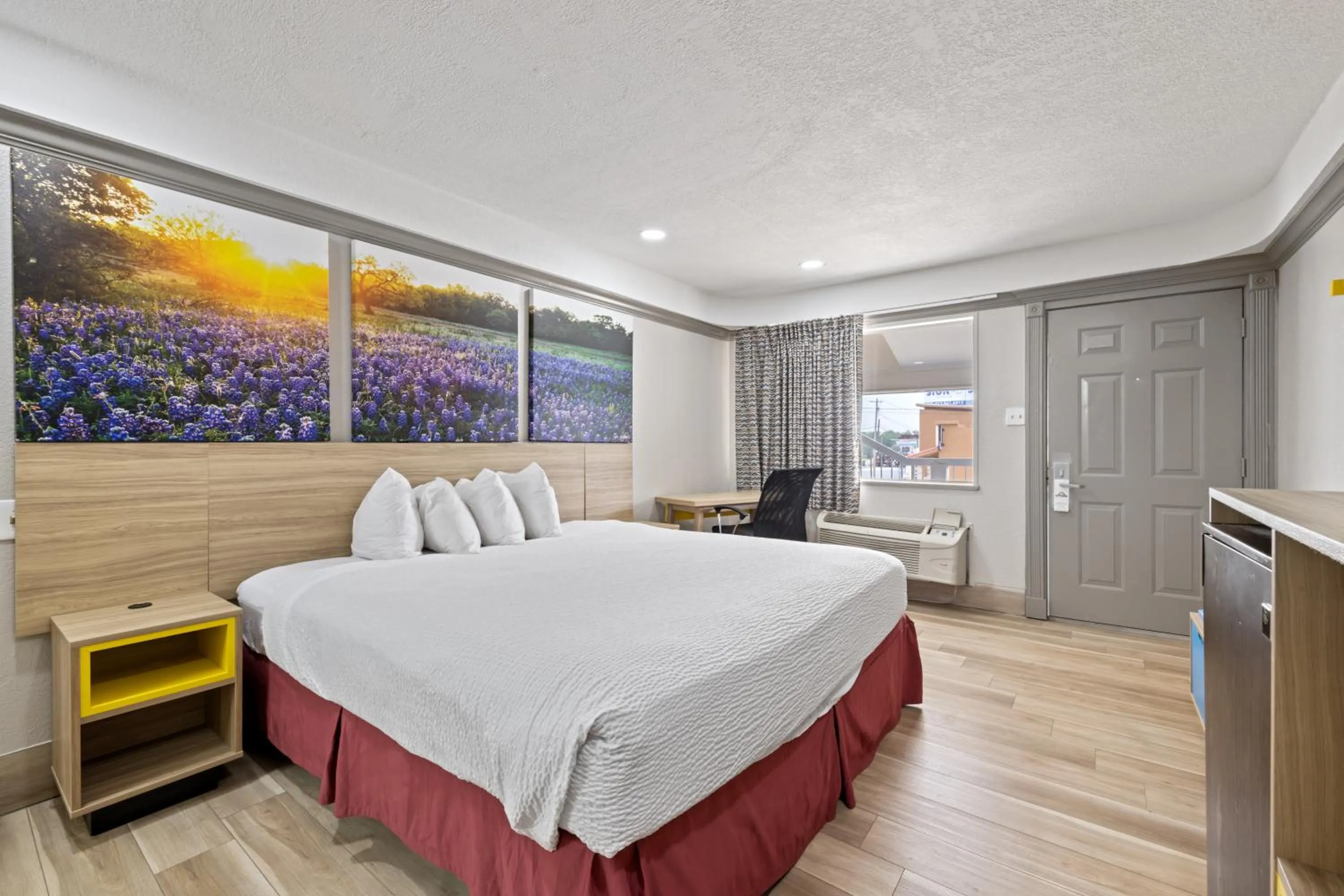 Photo of the whole room, Bed in Days Inn by Wyndham Kenedy Karnes City