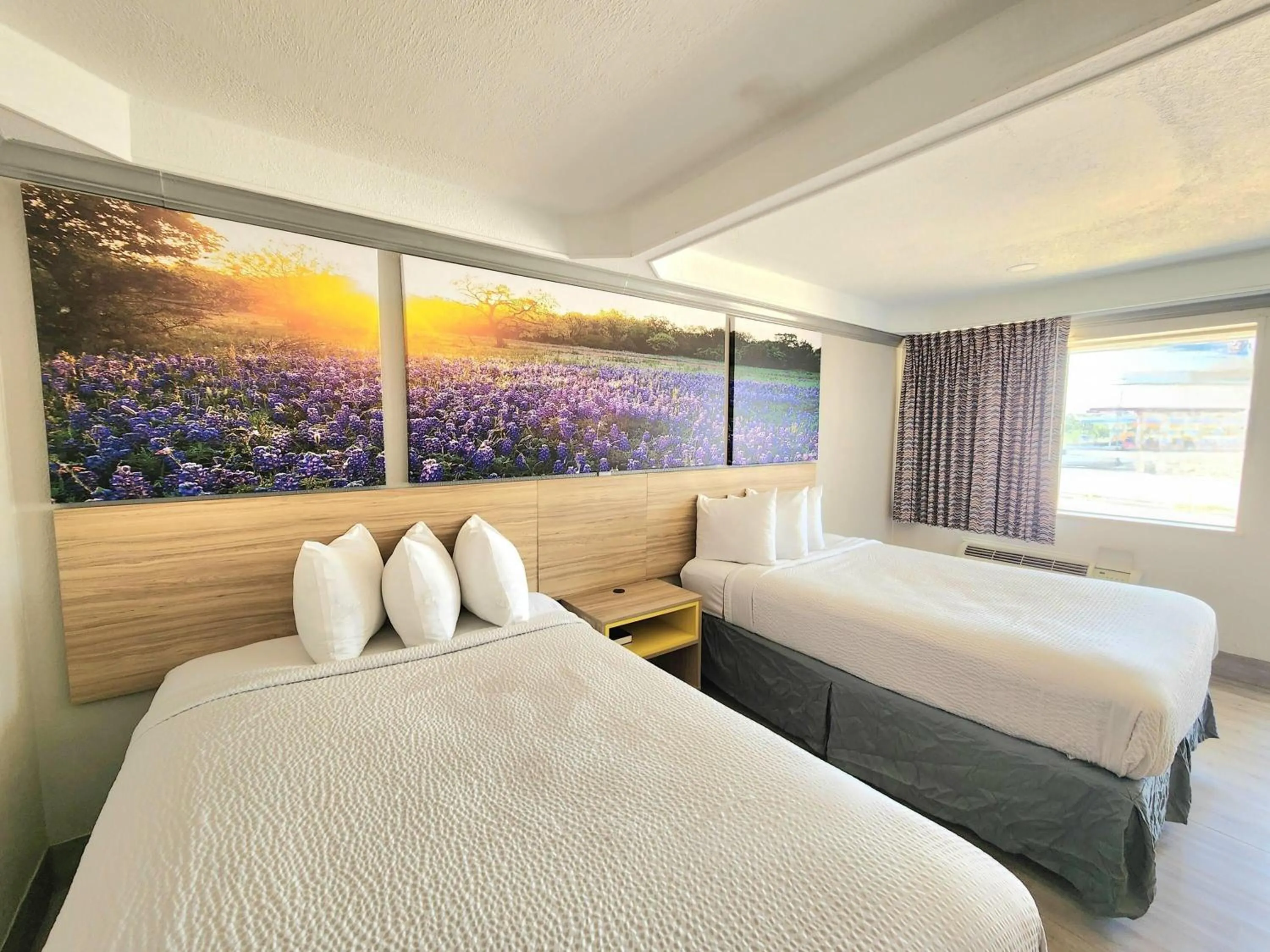 Photo of the whole room, Bed in Days Inn by Wyndham Kenedy Karnes City