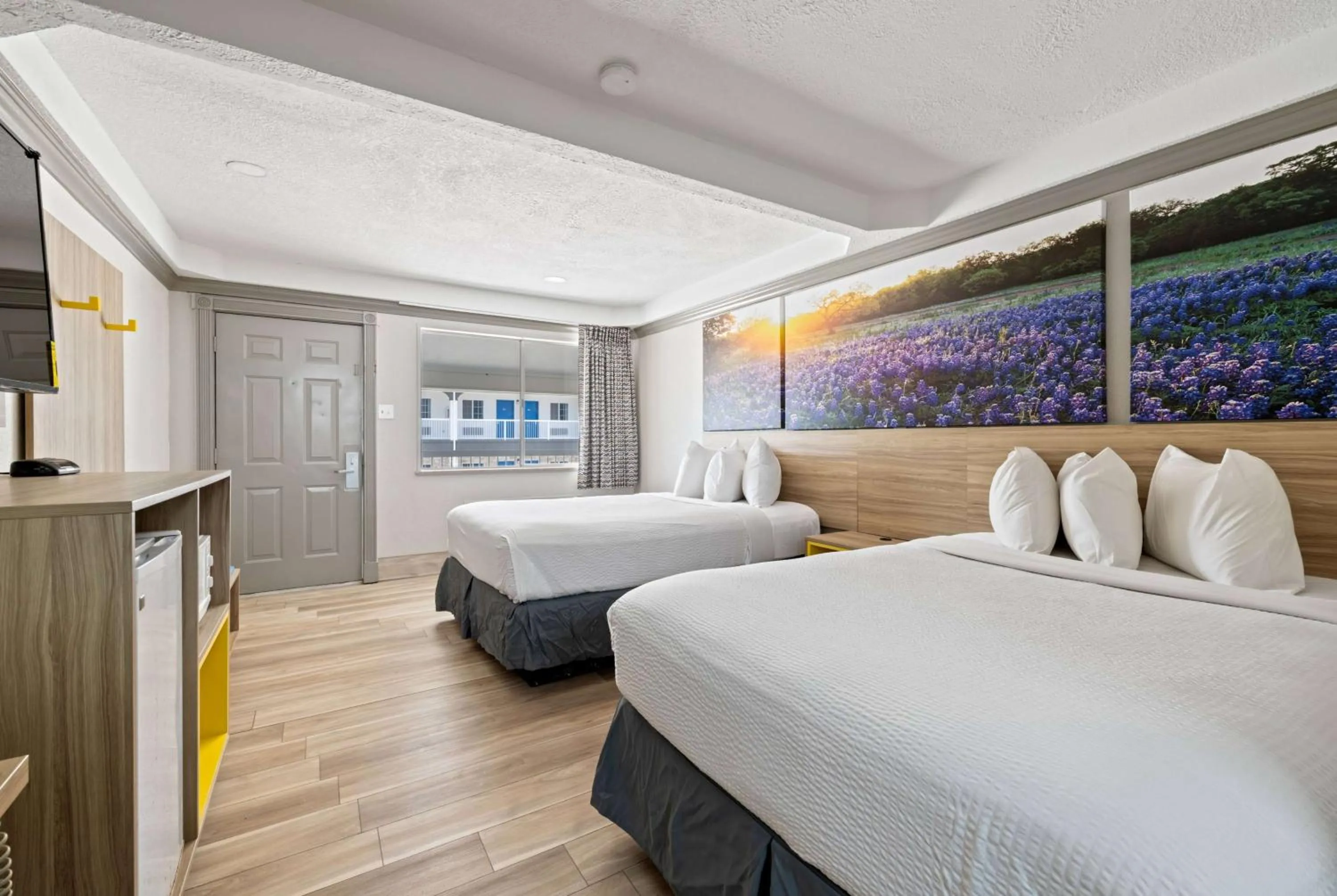 Photo of the whole room, Bed in Days Inn by Wyndham Kenedy Karnes City