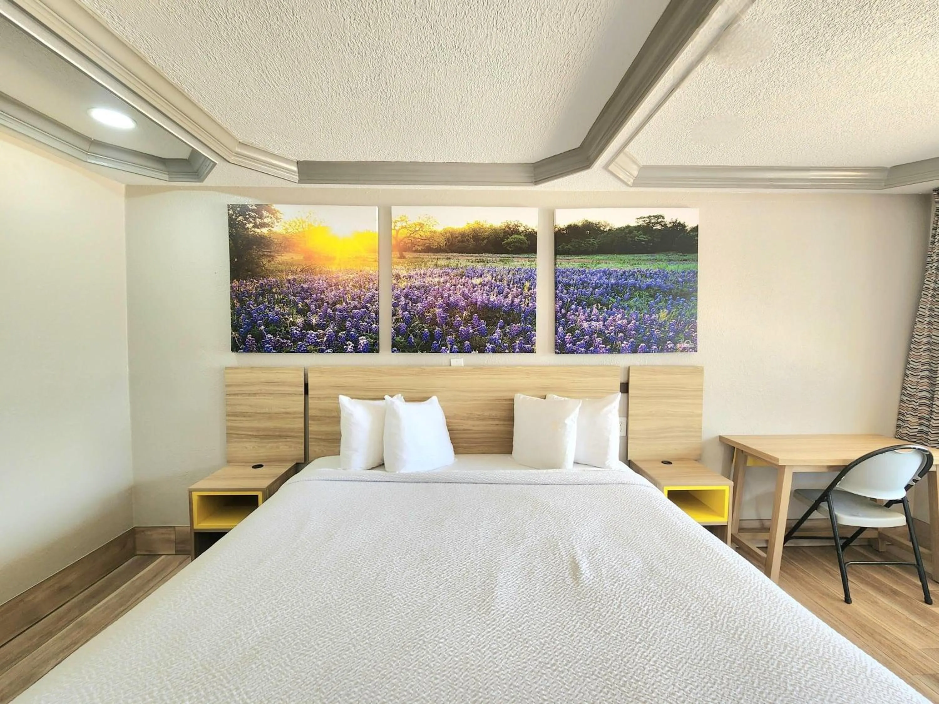 Photo of the whole room, Bed in Days Inn by Wyndham Kenedy Karnes City