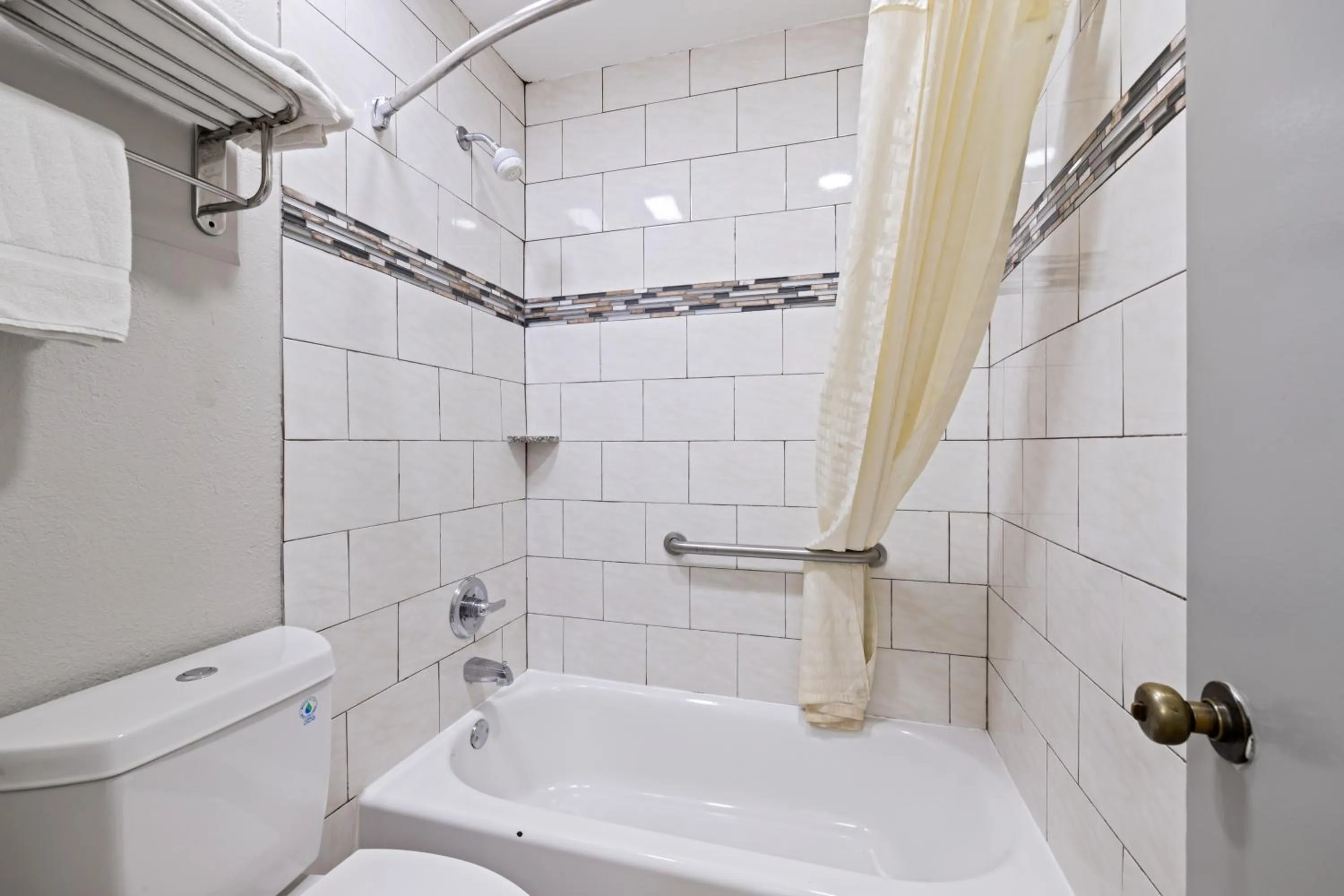 Toilet in Days Inn by Wyndham Kenedy Karnes City