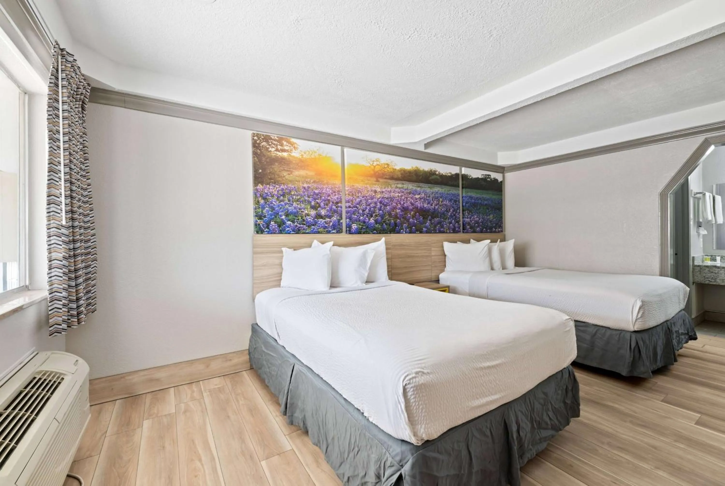 Photo of the whole room, Bed in Days Inn by Wyndham Kenedy Karnes City