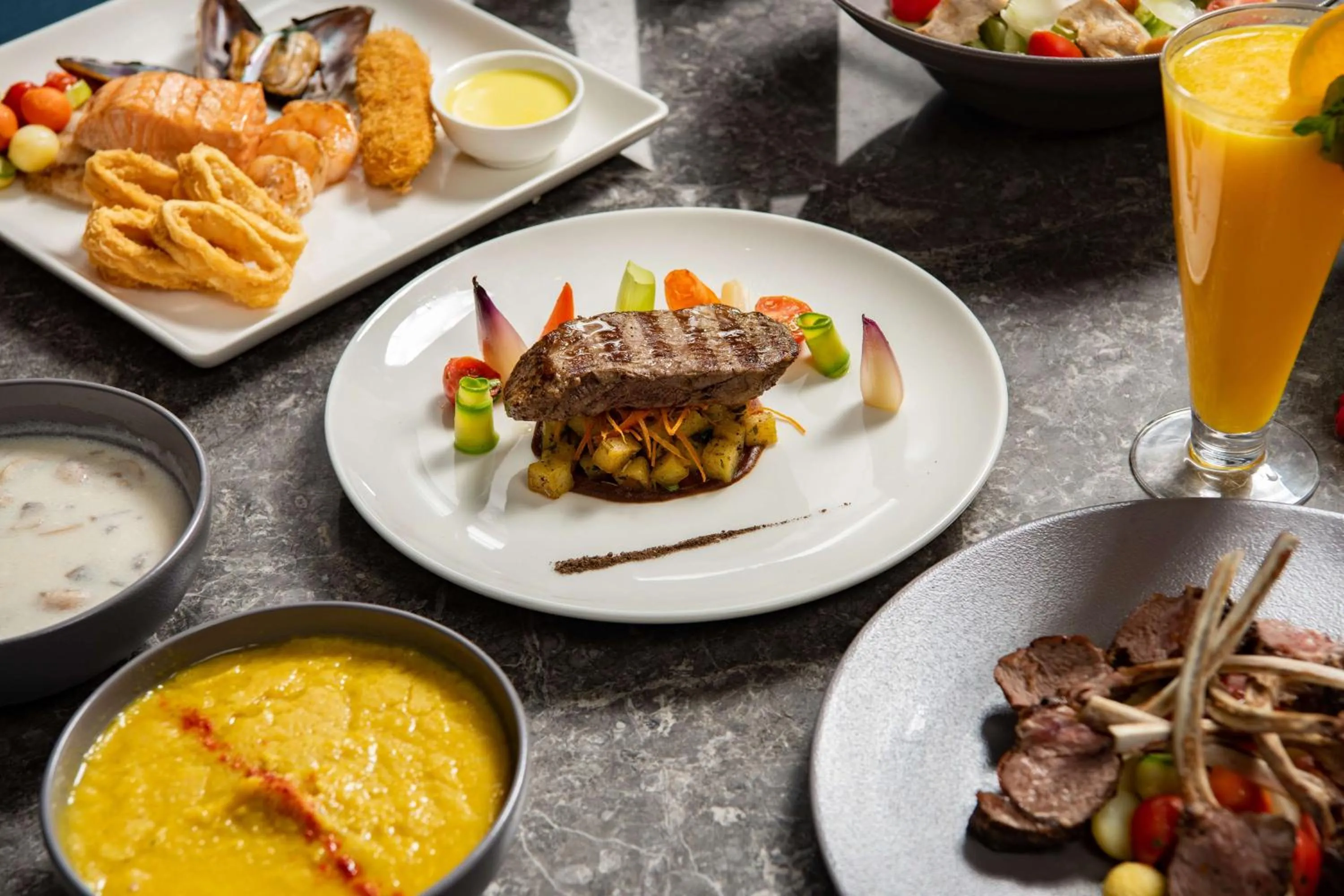 Restaurant/places to eat in Park Inn by Radisson Makkah Aziziyah