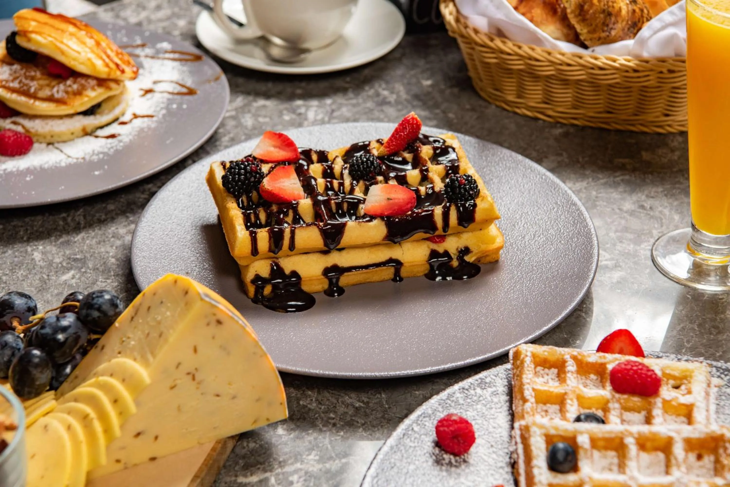 Restaurant/places to eat in Park Inn by Radisson Makkah Aziziyah