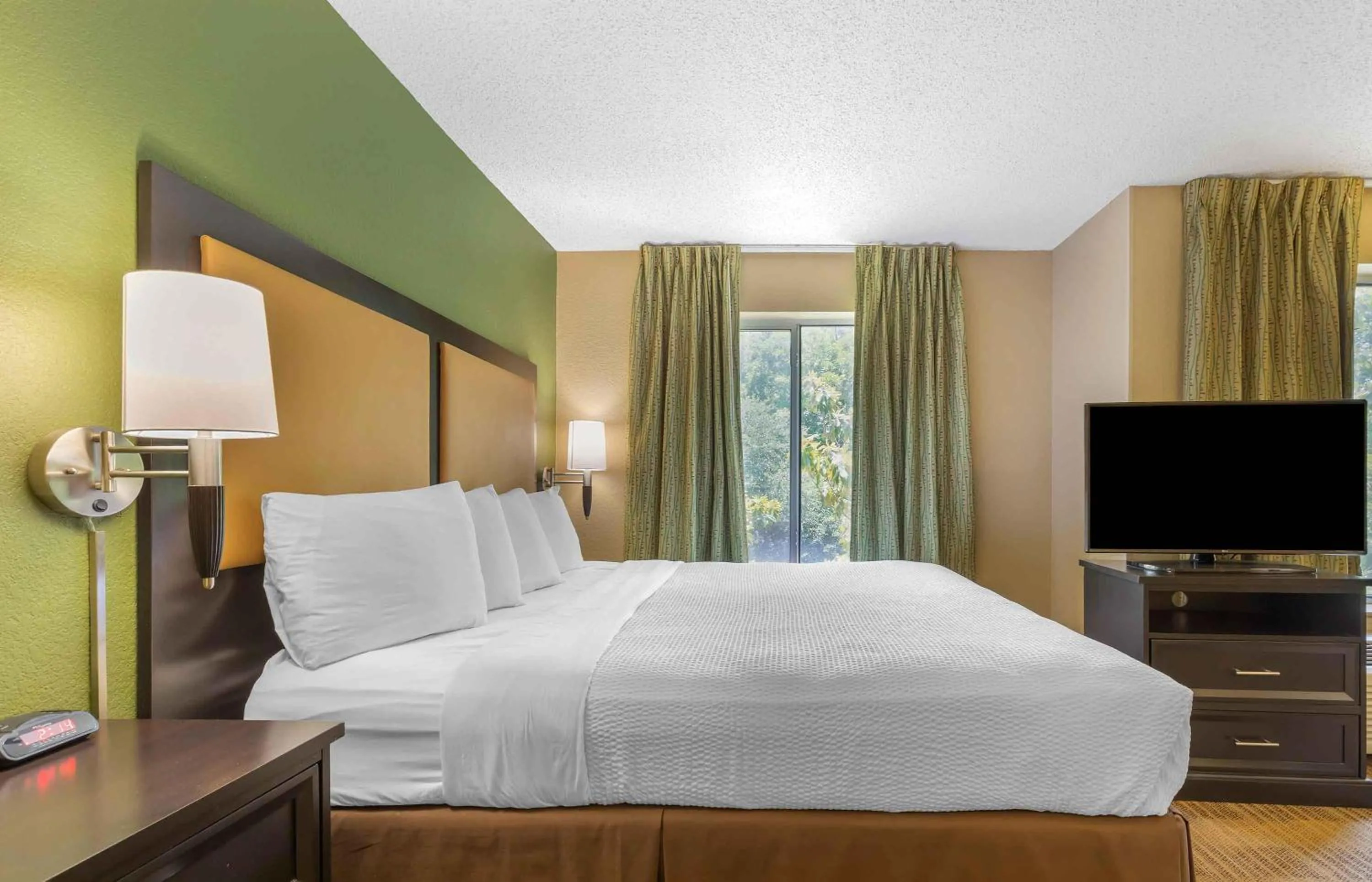 Bedroom, Bed in Extended Stay America Suites - Austin - Downtown - Town Lake