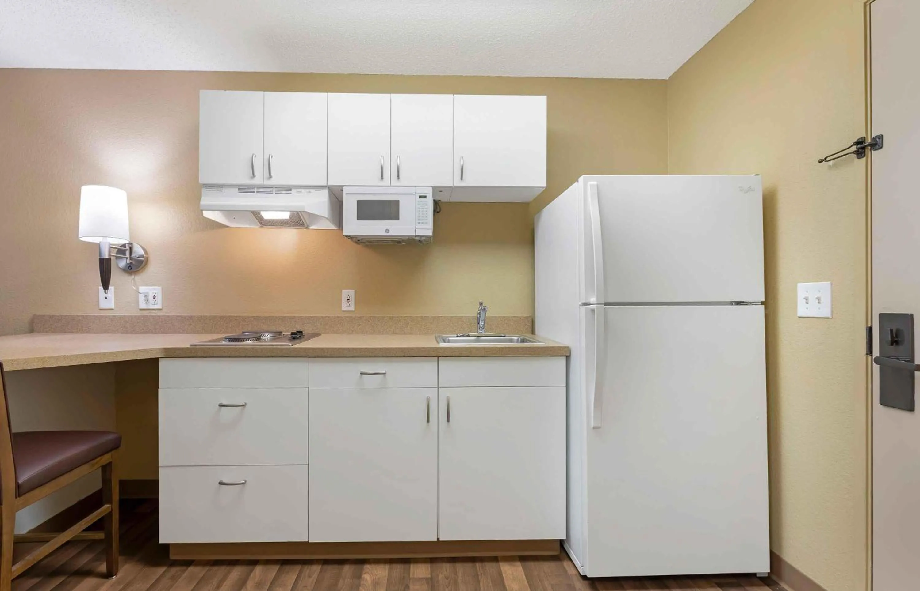 Kitchen or kitchenette in Extended Stay America Suites - Austin - Downtown - Town Lake