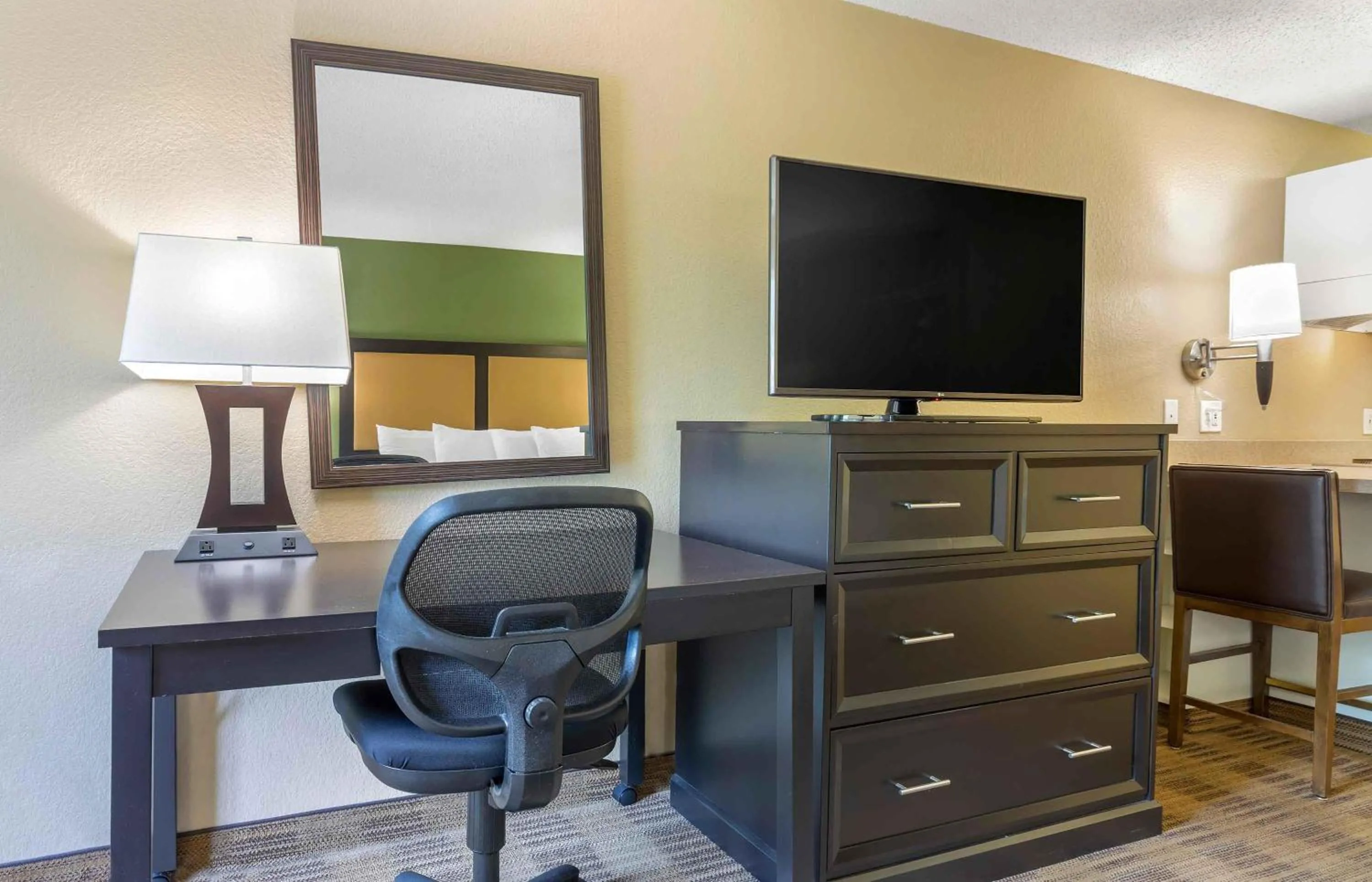 Bedroom in Extended Stay America Suites - Austin - Downtown - Town Lake