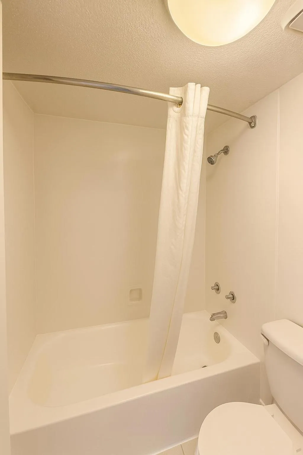 Shower in Horizon Inn Norcross