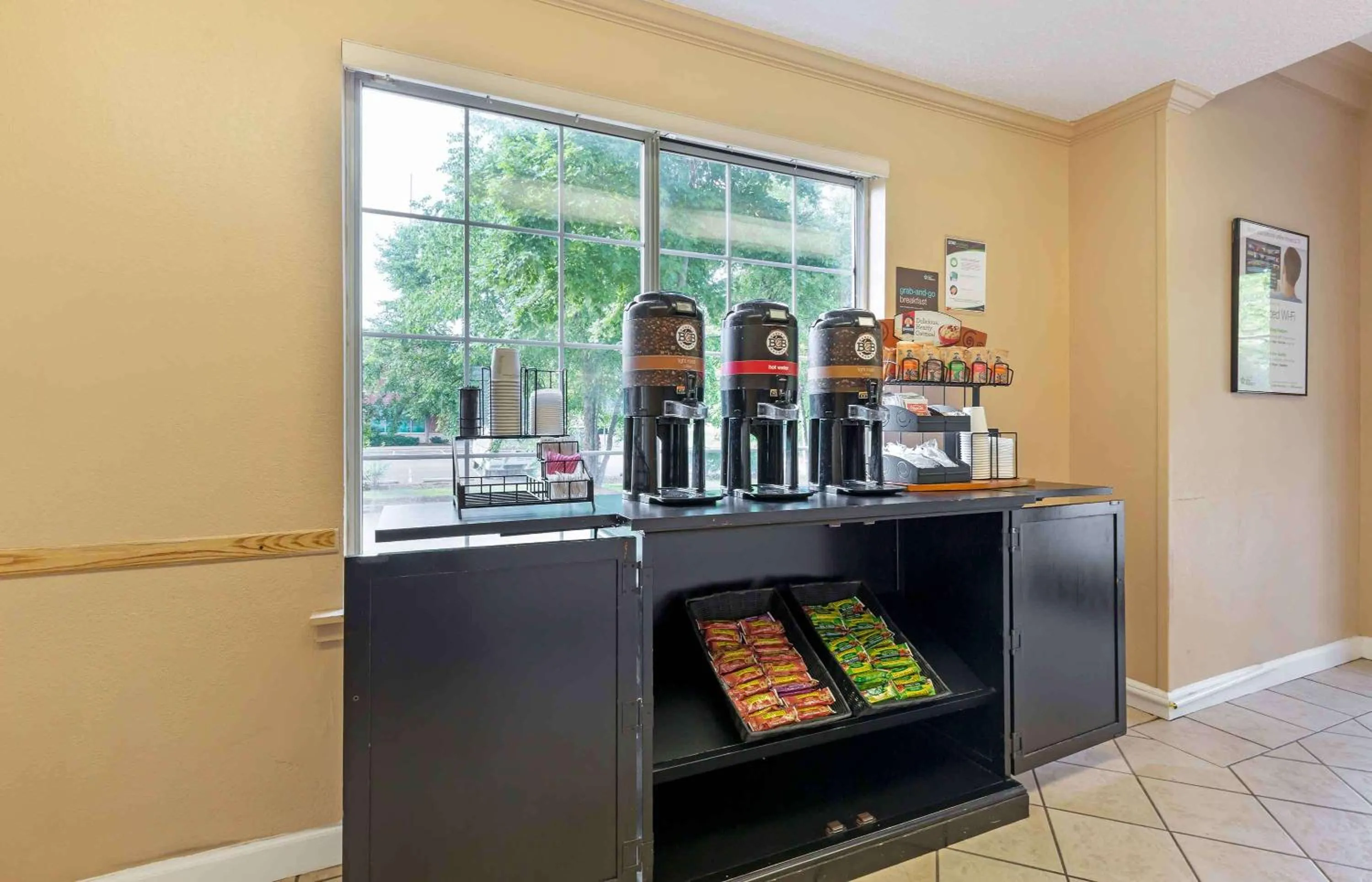 Breakfast in Extended Stay America Suites Washington DC Germantown Town Center