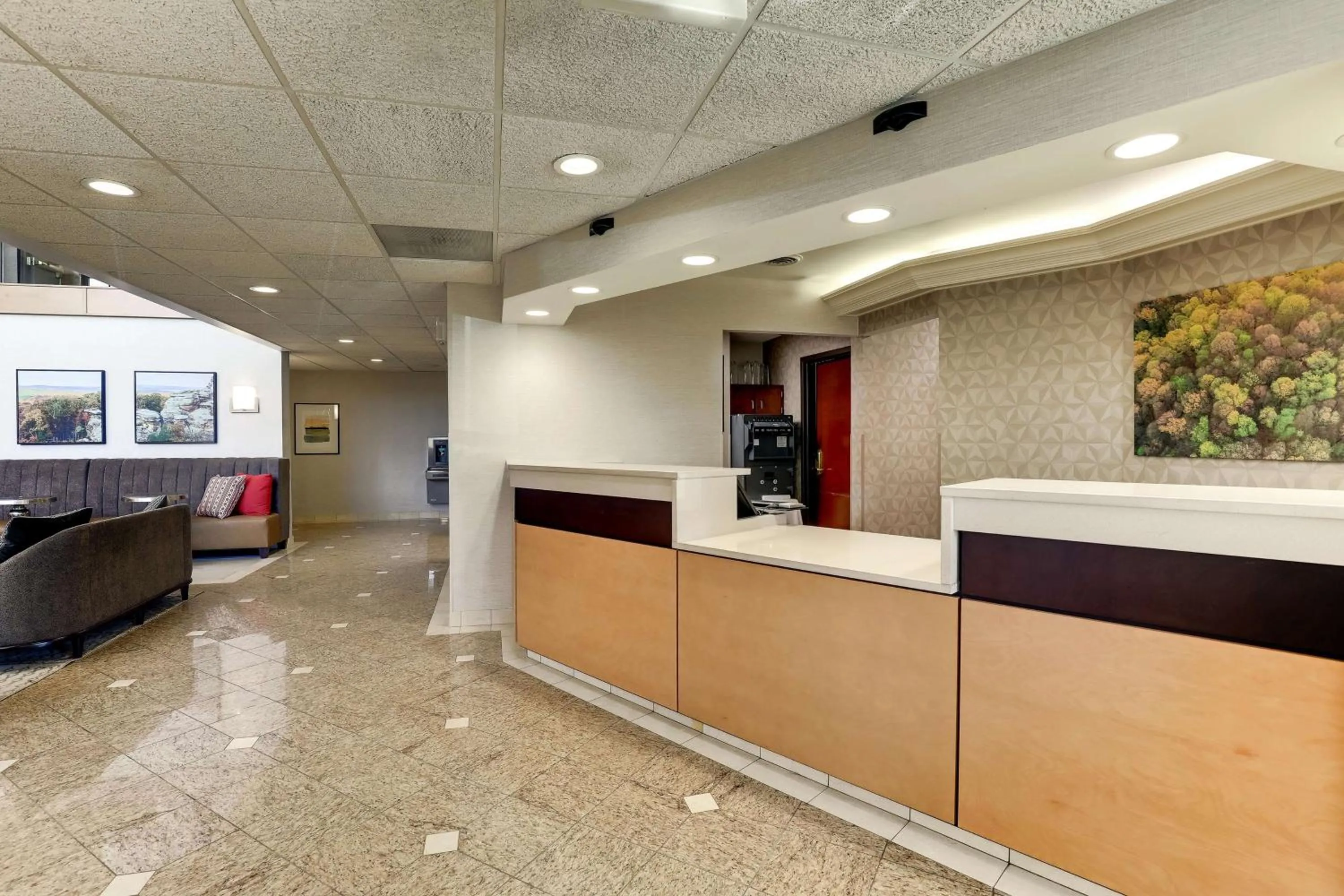 Lobby or reception in Drury Inn & Suites Marion