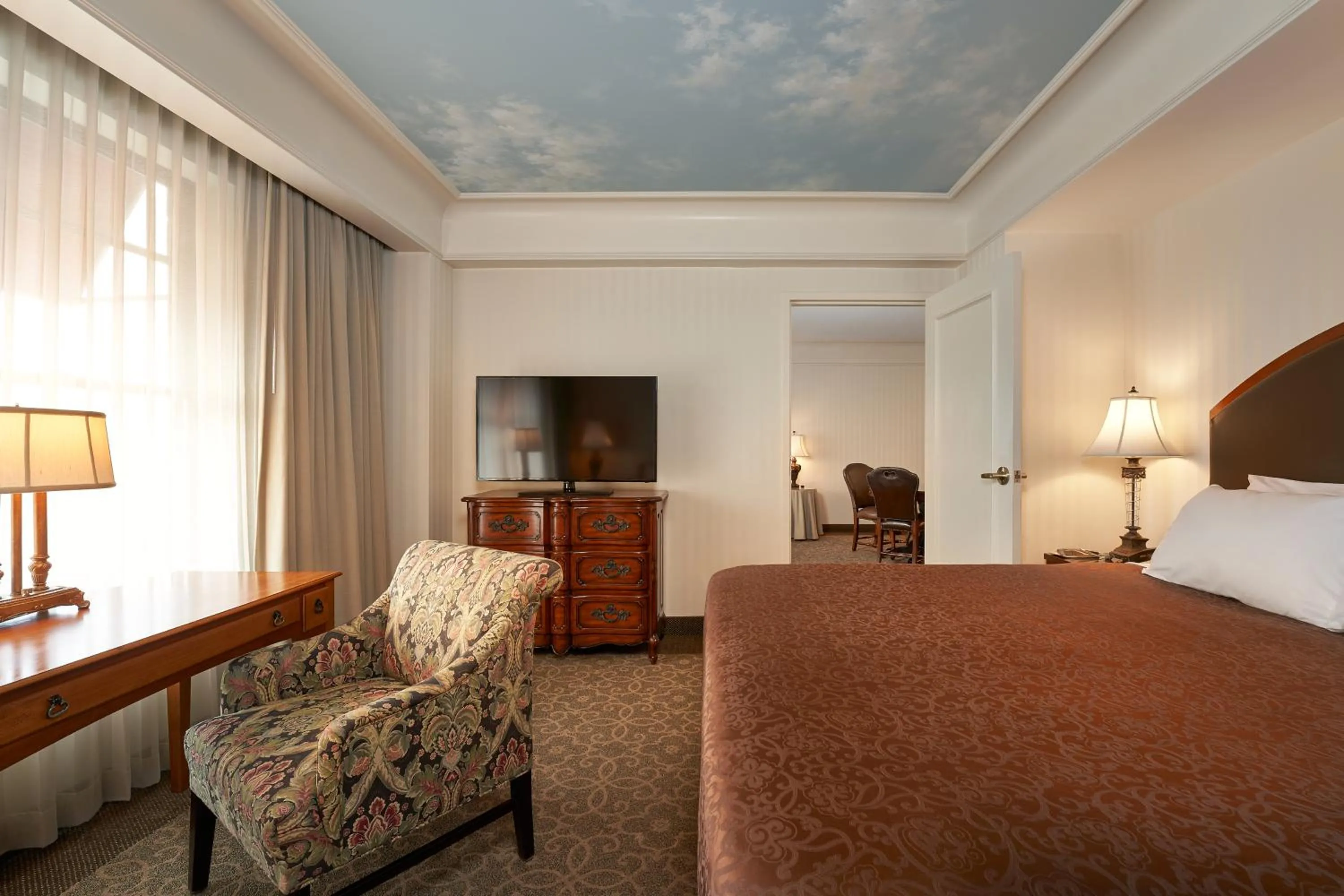 Bed in O.Henry Hotel