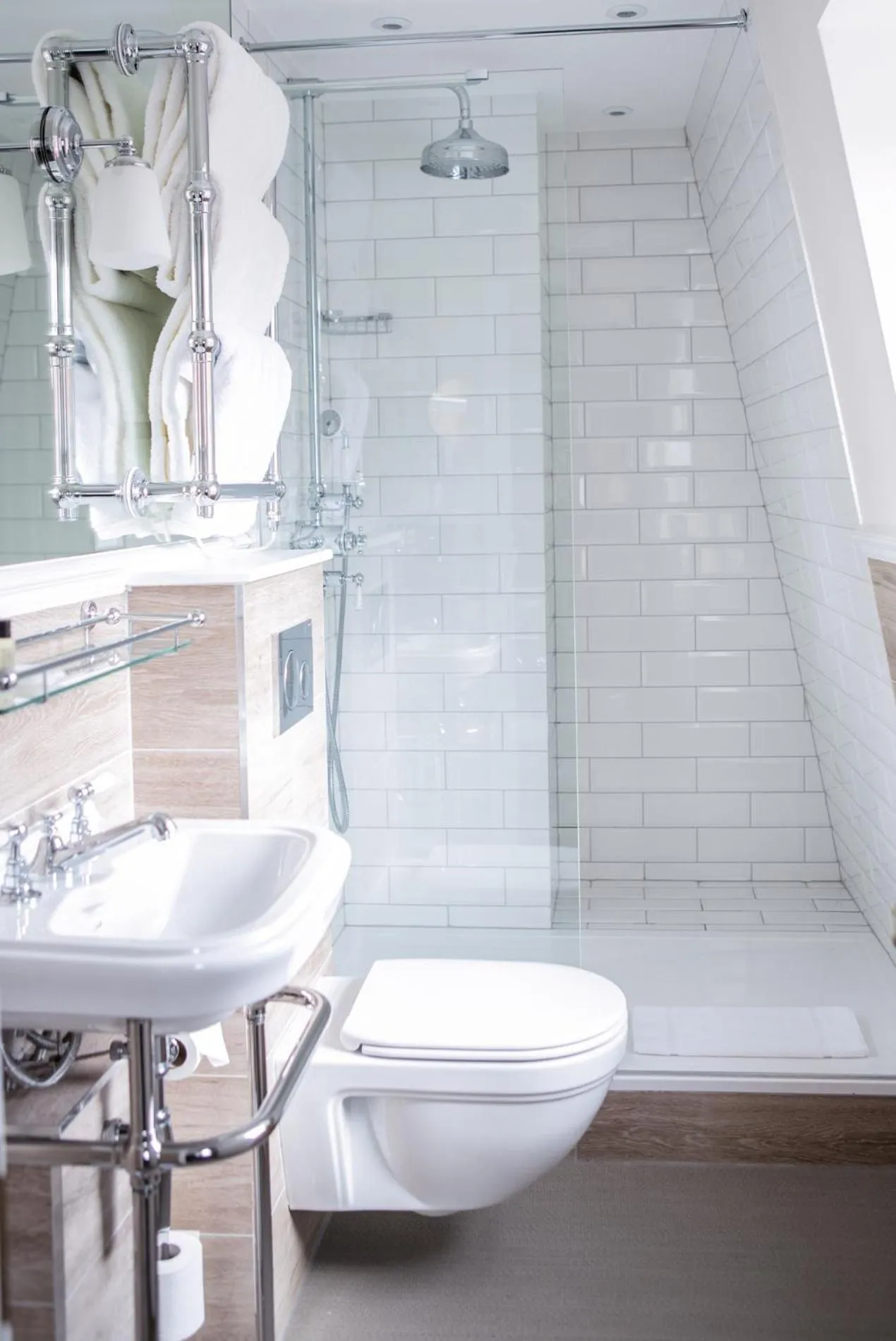 Shower in The Hayden Pub & Rooms