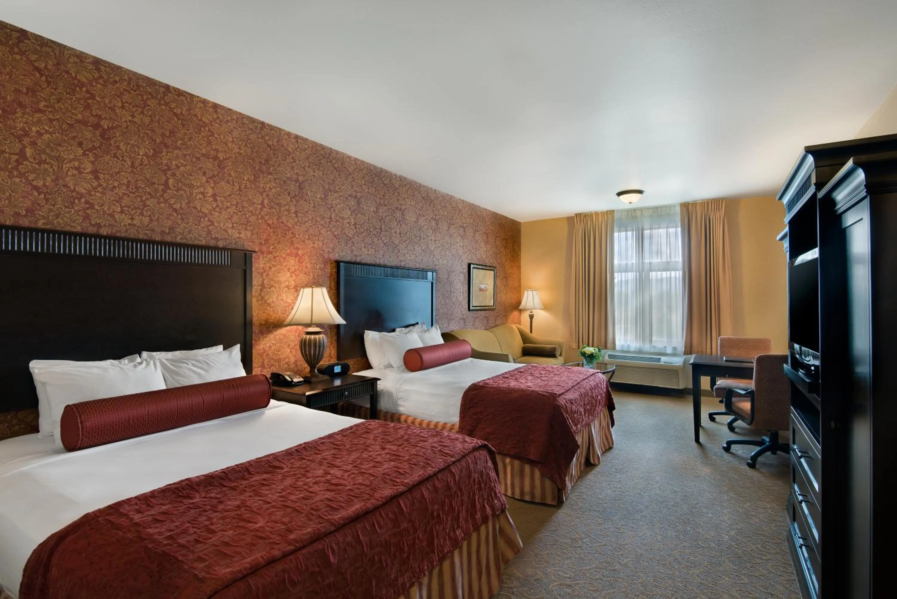 Photo of the whole room, Bed in Oxford Suites Boise