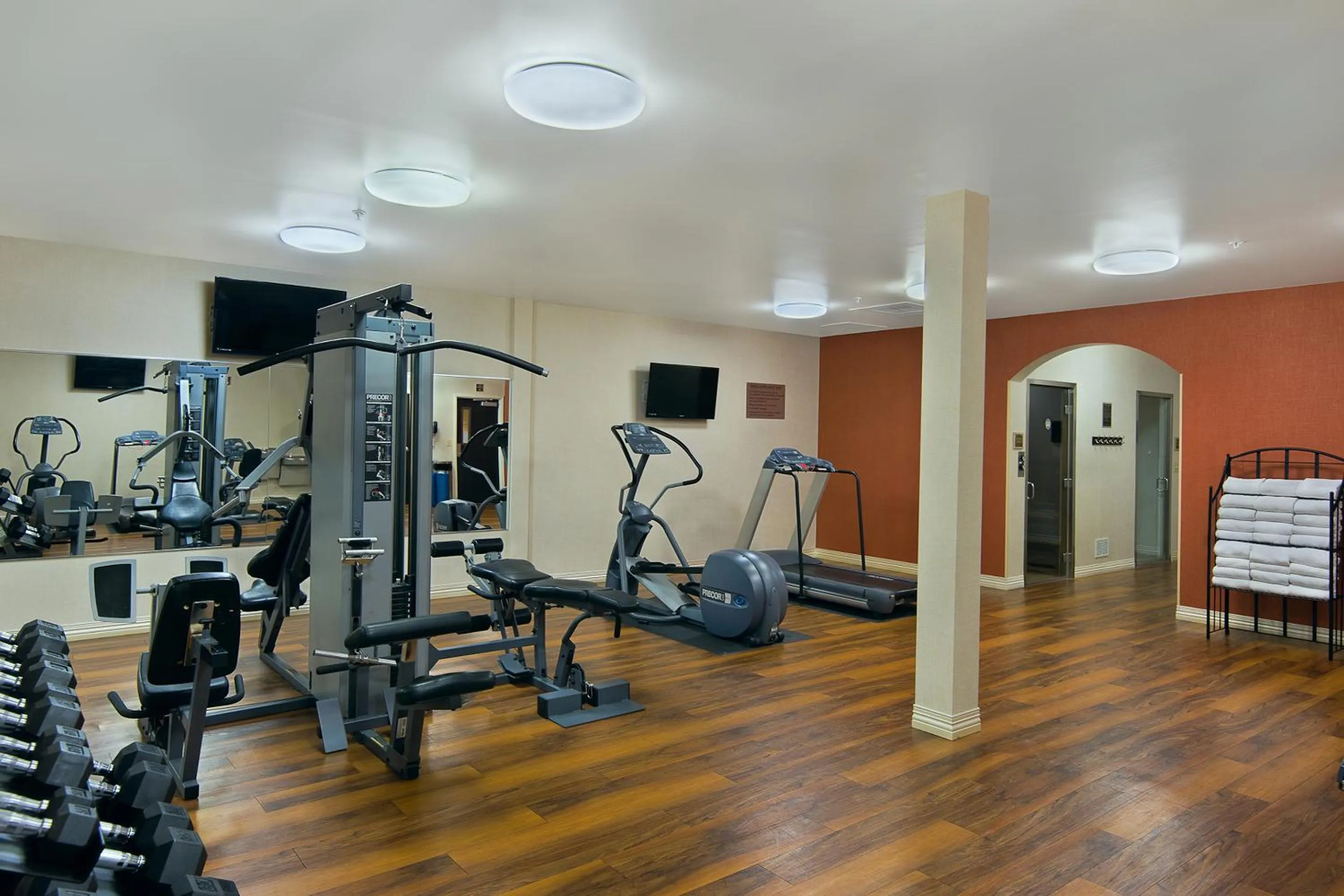 Fitness centre/facilities in Oxford Suites Boise
