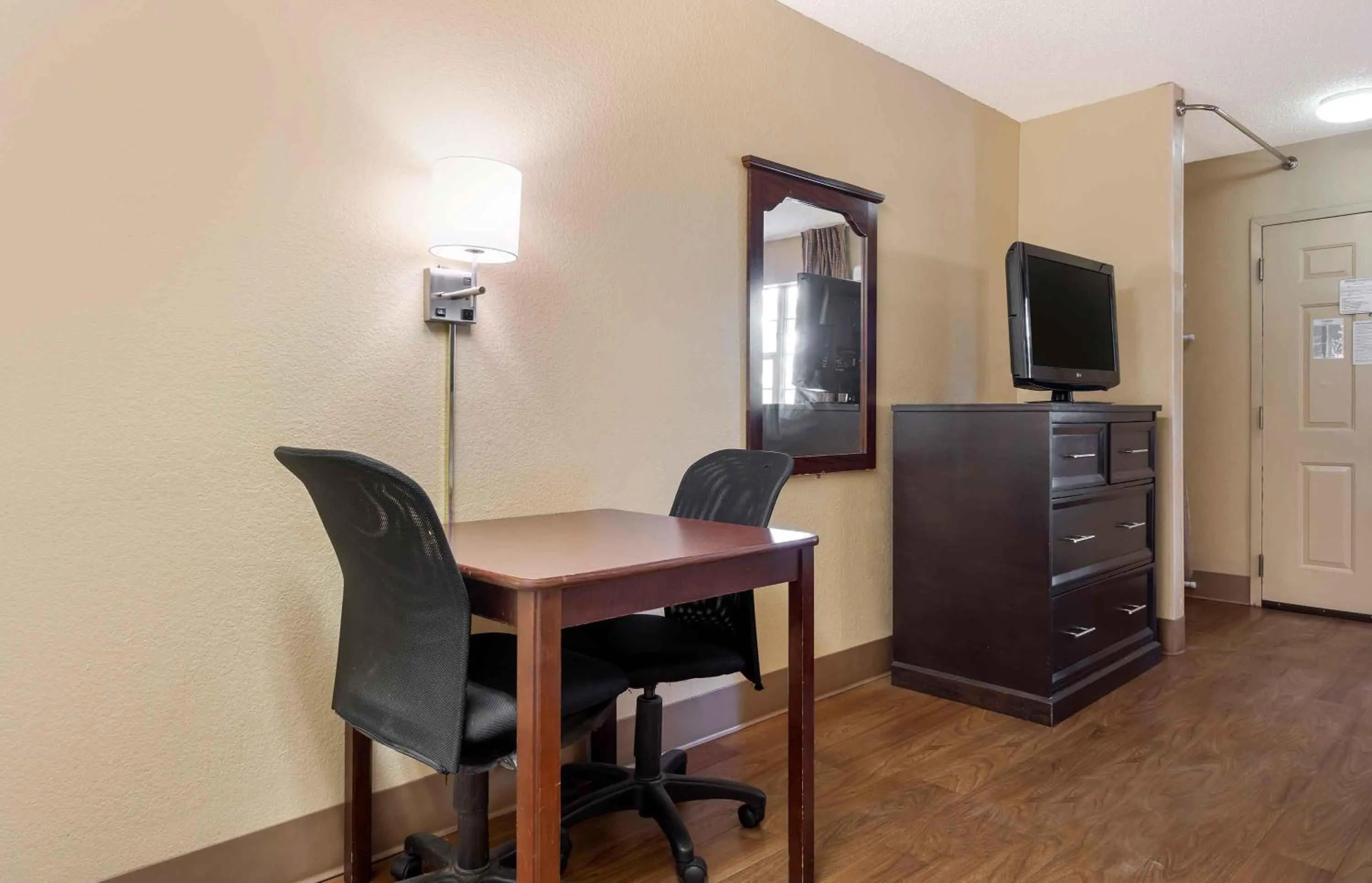 Bedroom in Extended Stay America Suites - Chesapeake - Crossways Blvd