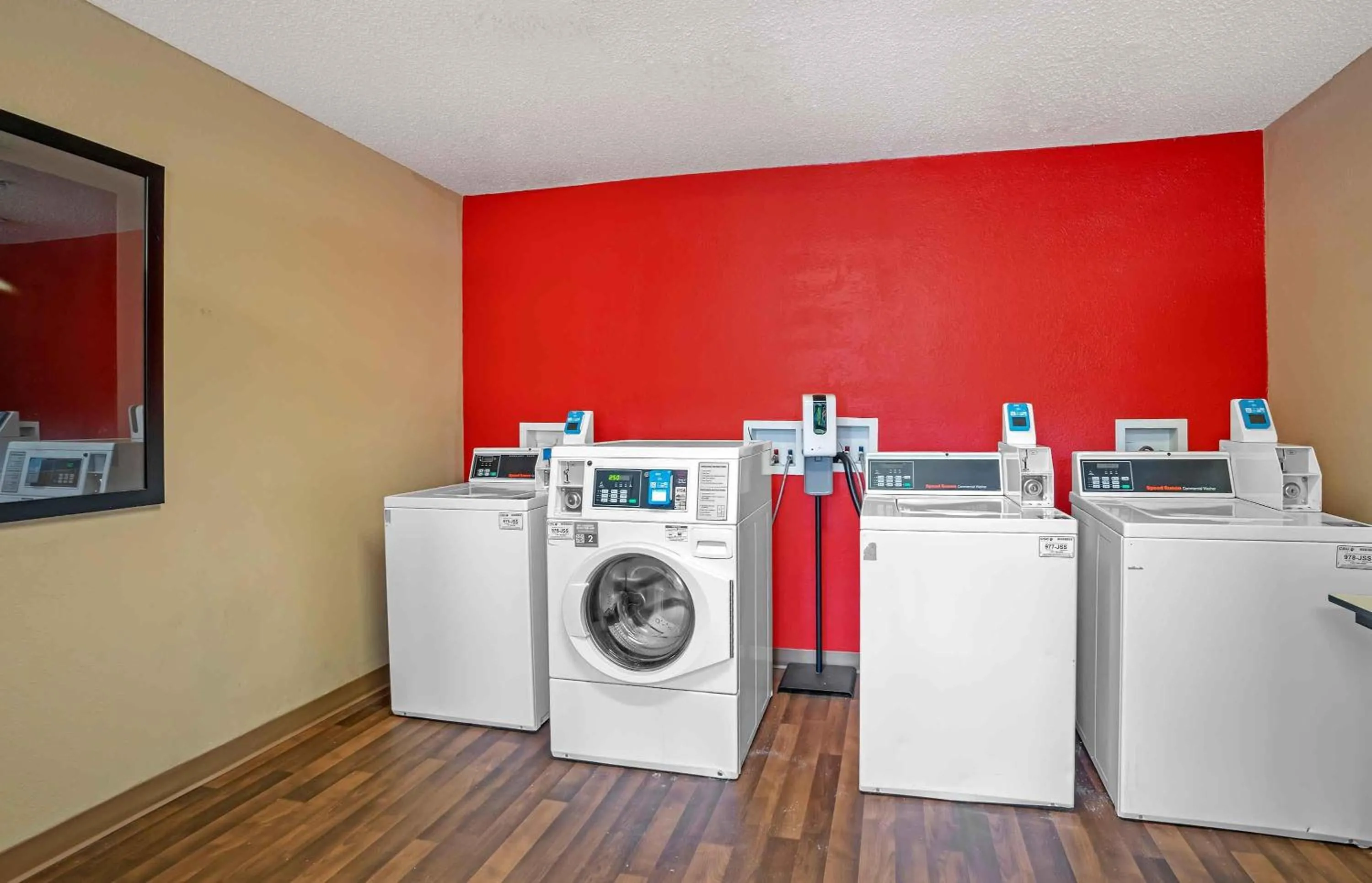 Property building in Extended Stay America Suites - Chesapeake - Crossways Blvd