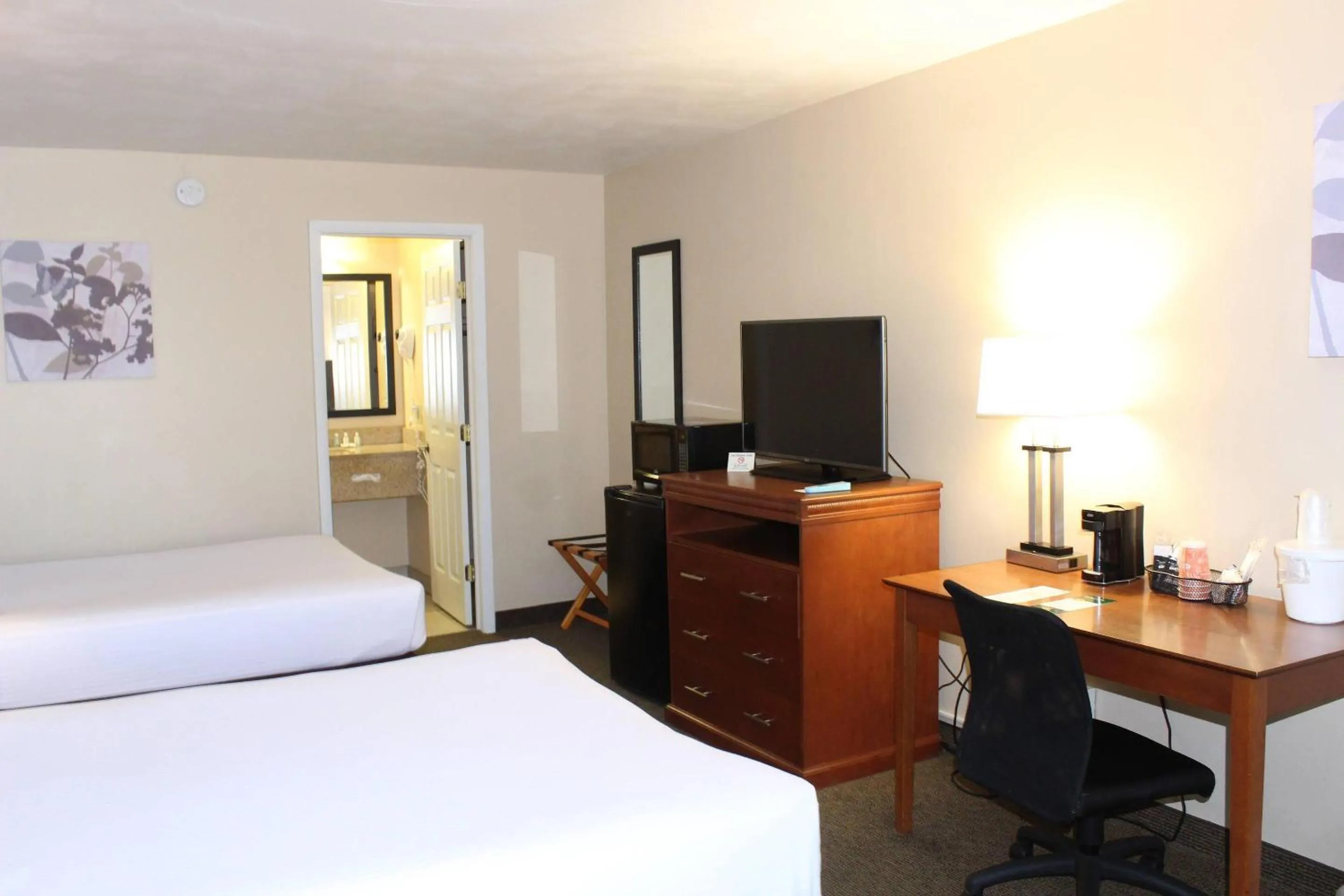 Bedroom, Bed in Quality Inn & Suites Williamsport