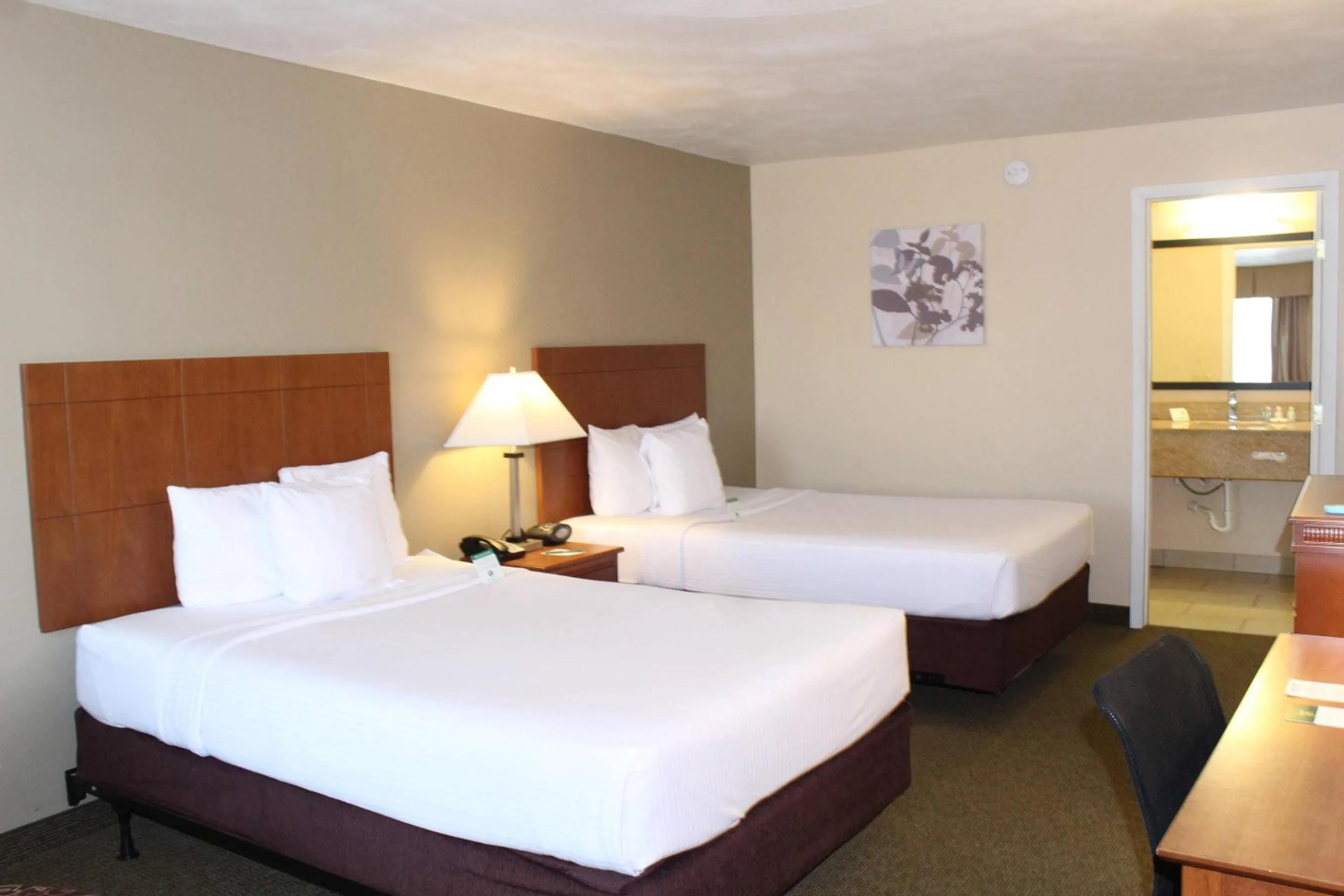 Bedroom, Bed in Quality Inn & Suites Williamsport