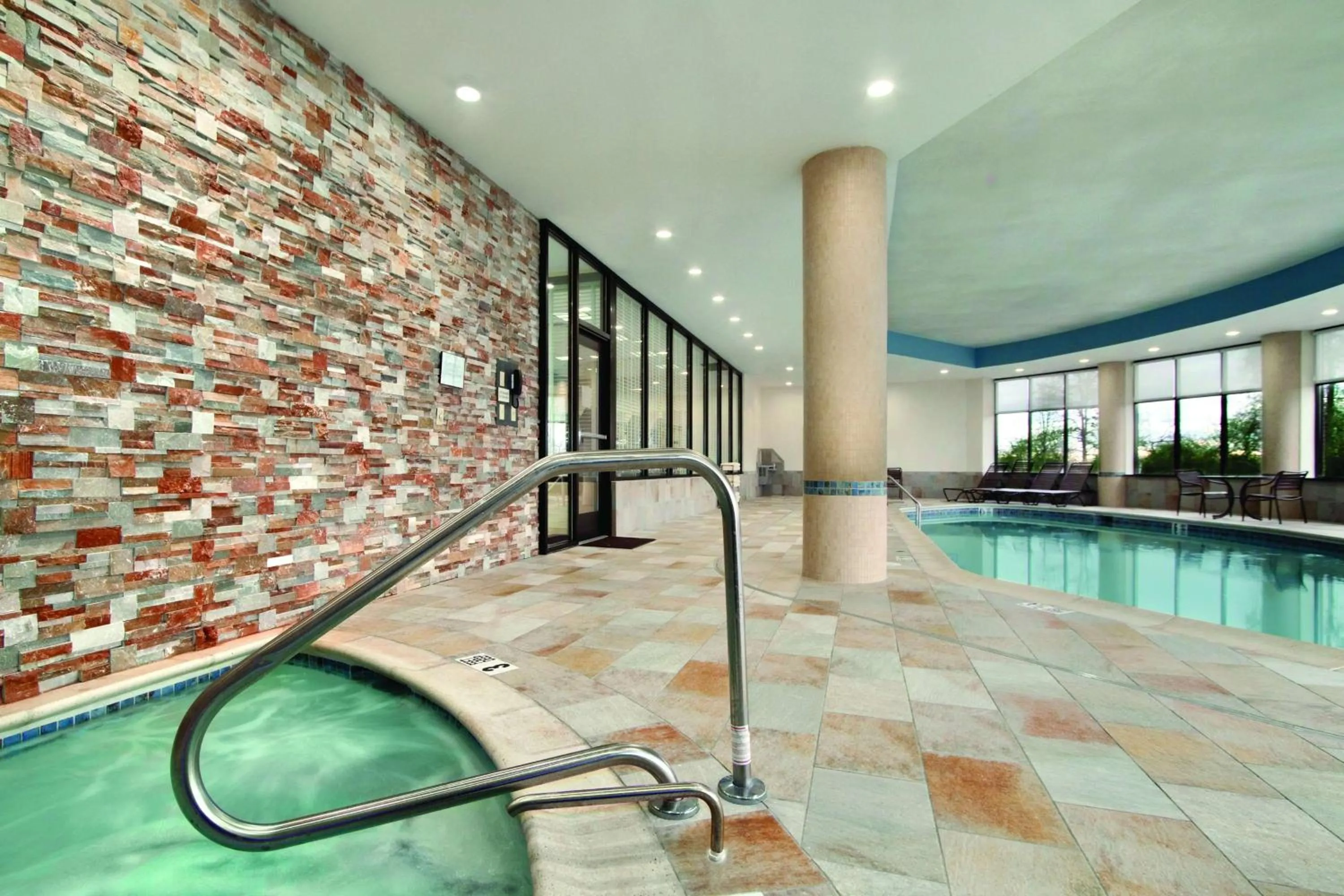Swimming pool in Hyatt House Hartford North/Windsor