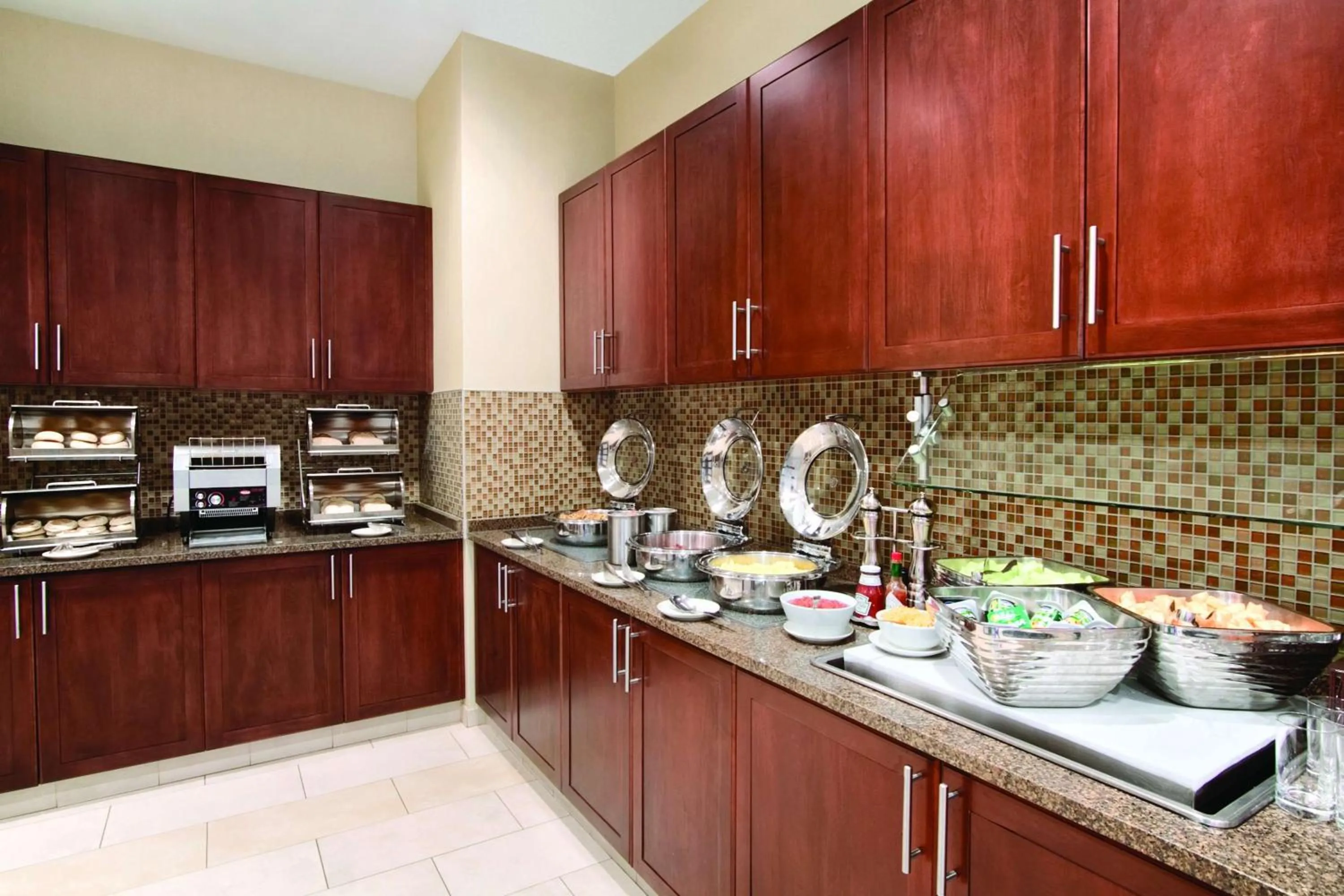 Restaurant/places to eat in Hyatt House Hartford North/Windsor