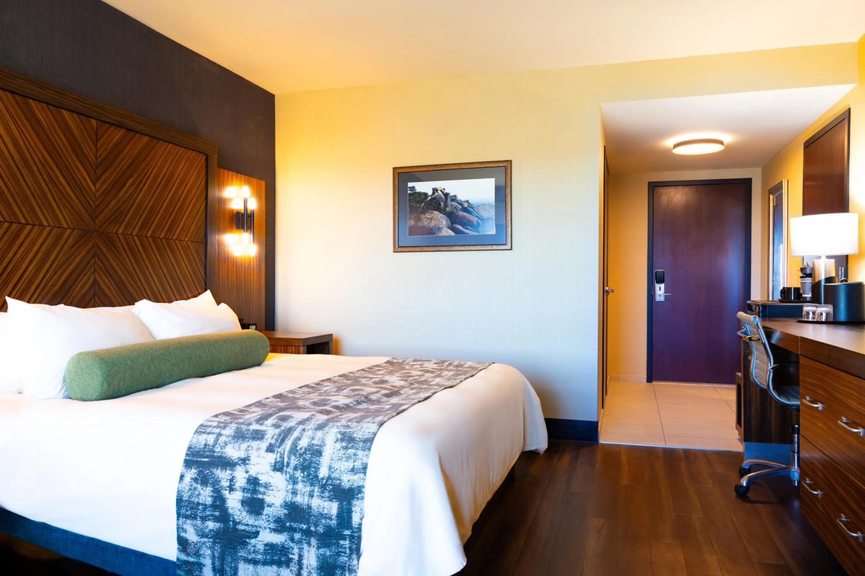 King Room with Roll-In Shower - single occupancy - Disability Access in Apache Casino Hotel
