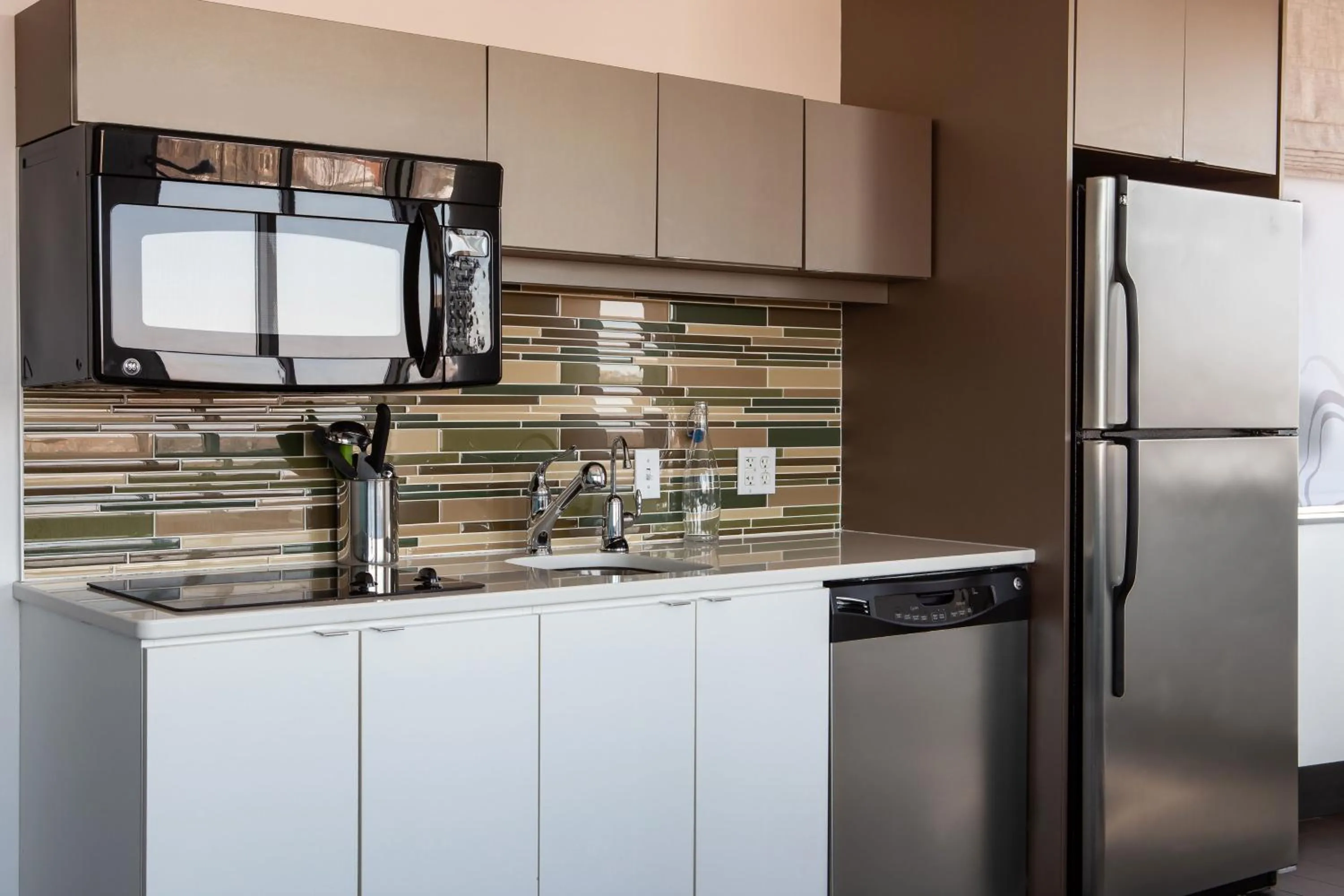 Kitchen or kitchenette in Element Omaha Midtown Crossing