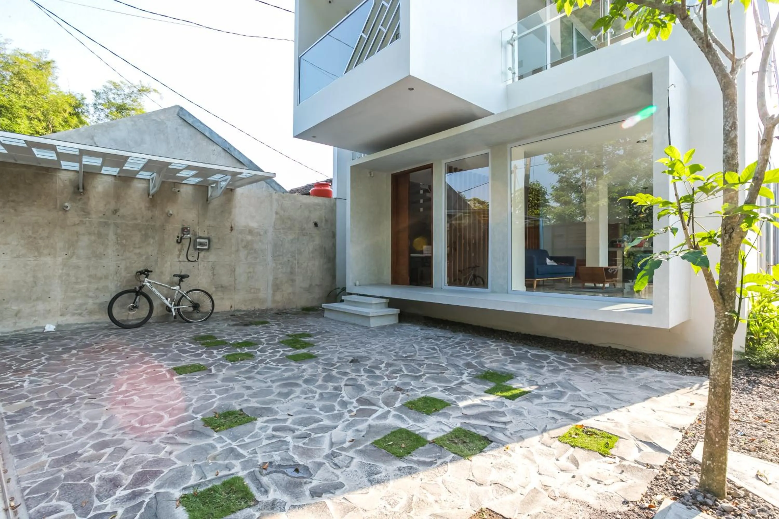 Balcony/Terrace in RedDoorz near Universitas Islam Indonesia