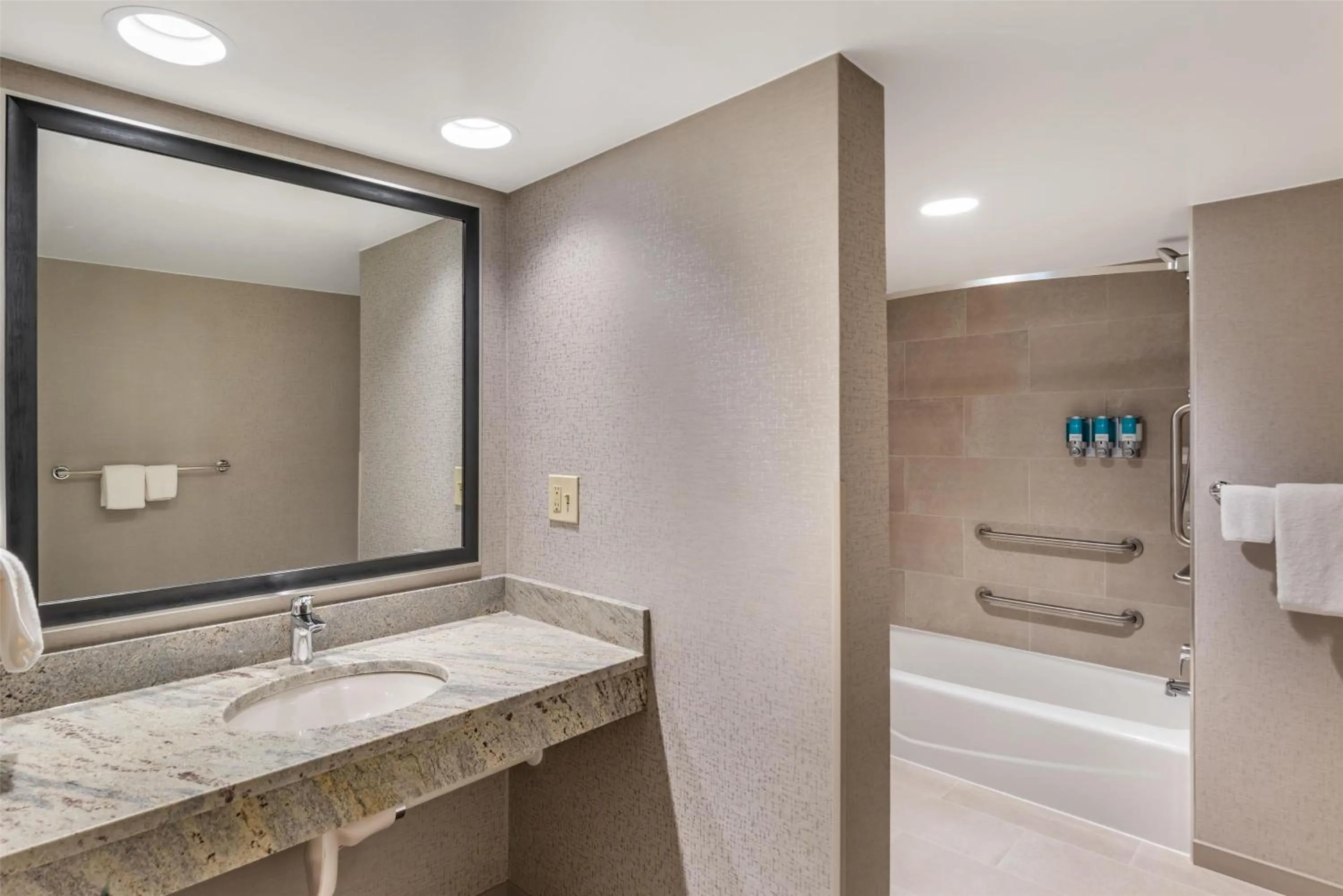 Bathroom in Drury Inn & Suites Atlanta Morrow