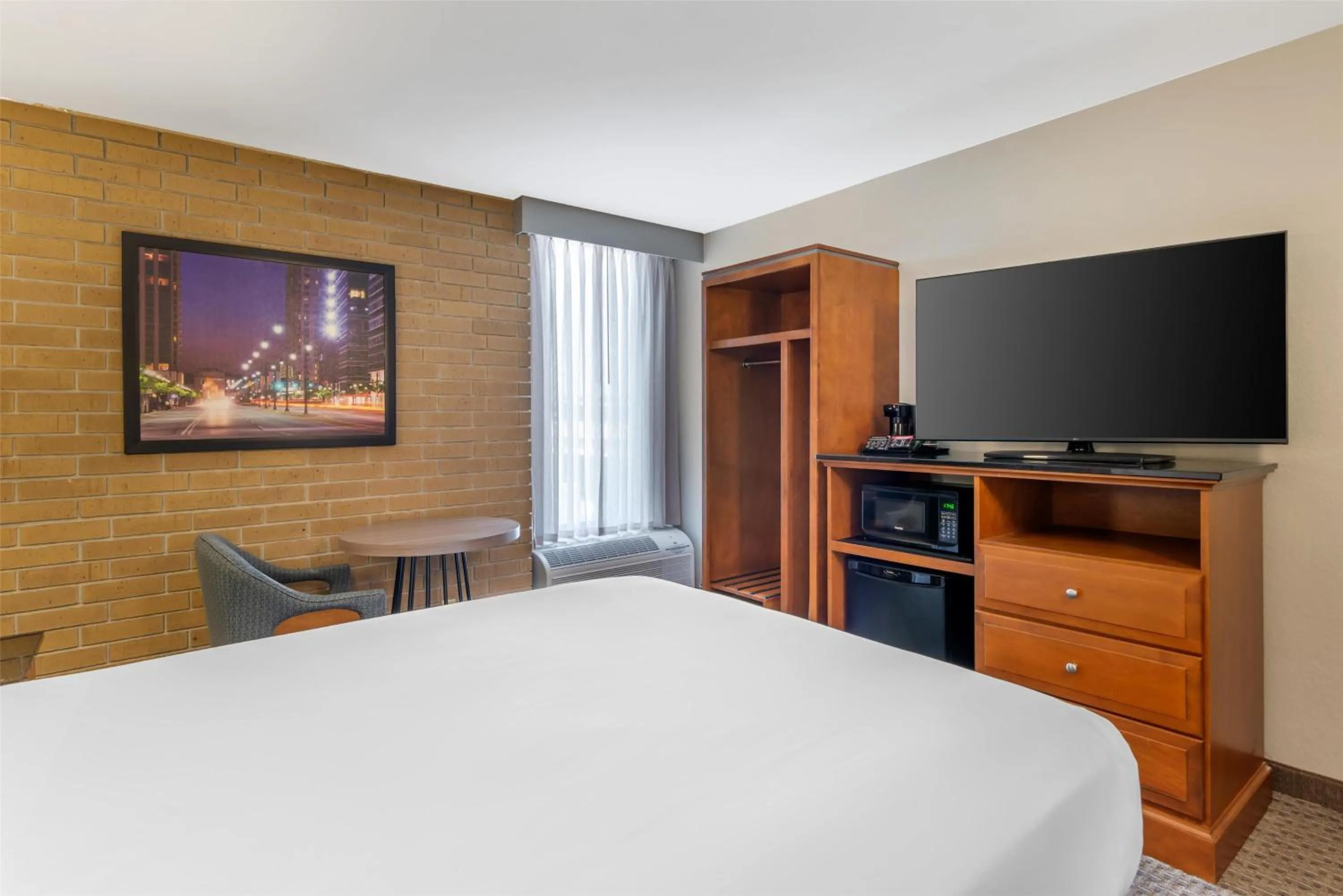 Bedroom, Bed in Drury Inn & Suites Atlanta Morrow