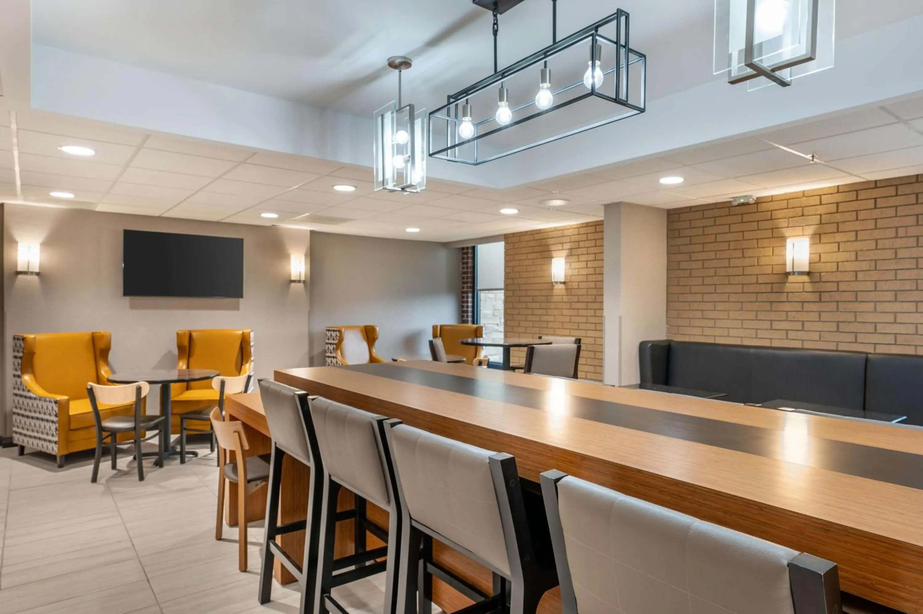 Property building in Drury Inn & Suites Champaign