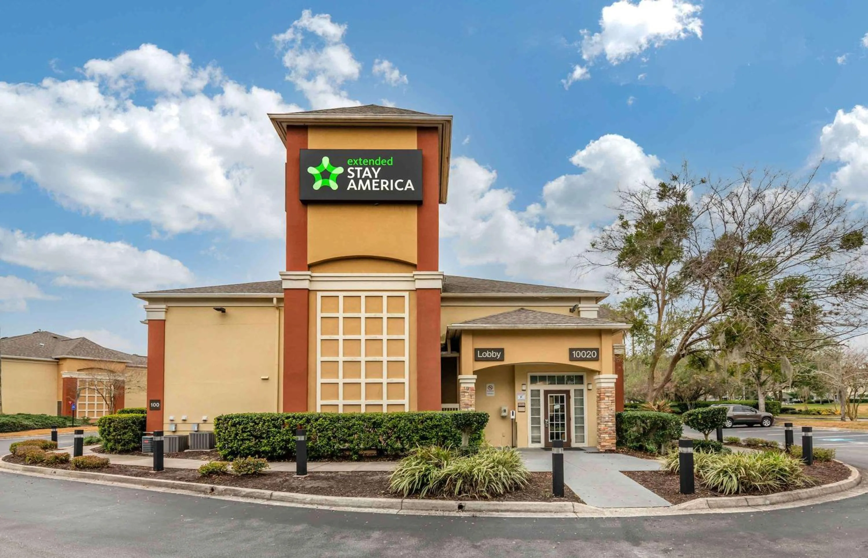 Property building in Extended Stay America Select Suites - Jacksonville - Southside - St Johns Towne Ctr