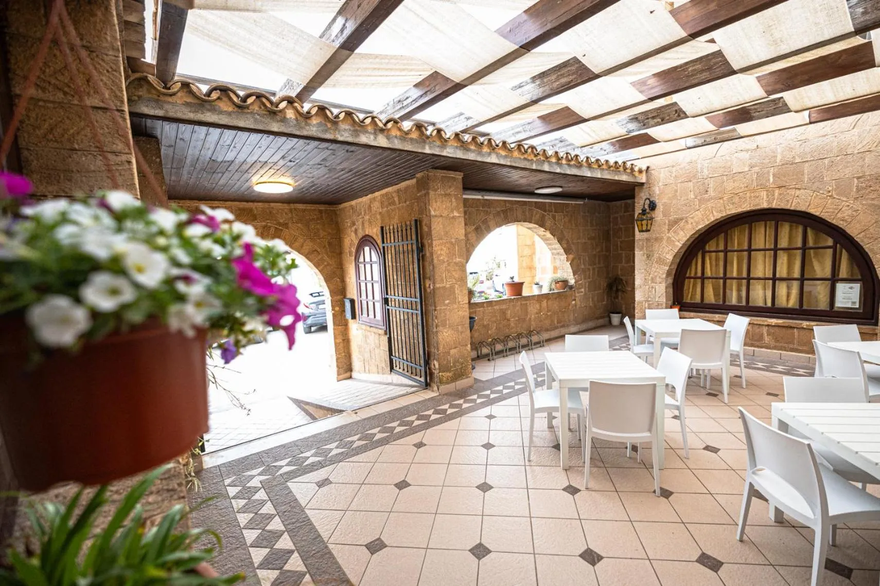 Patio in La Rosa Hotel - Selinunte