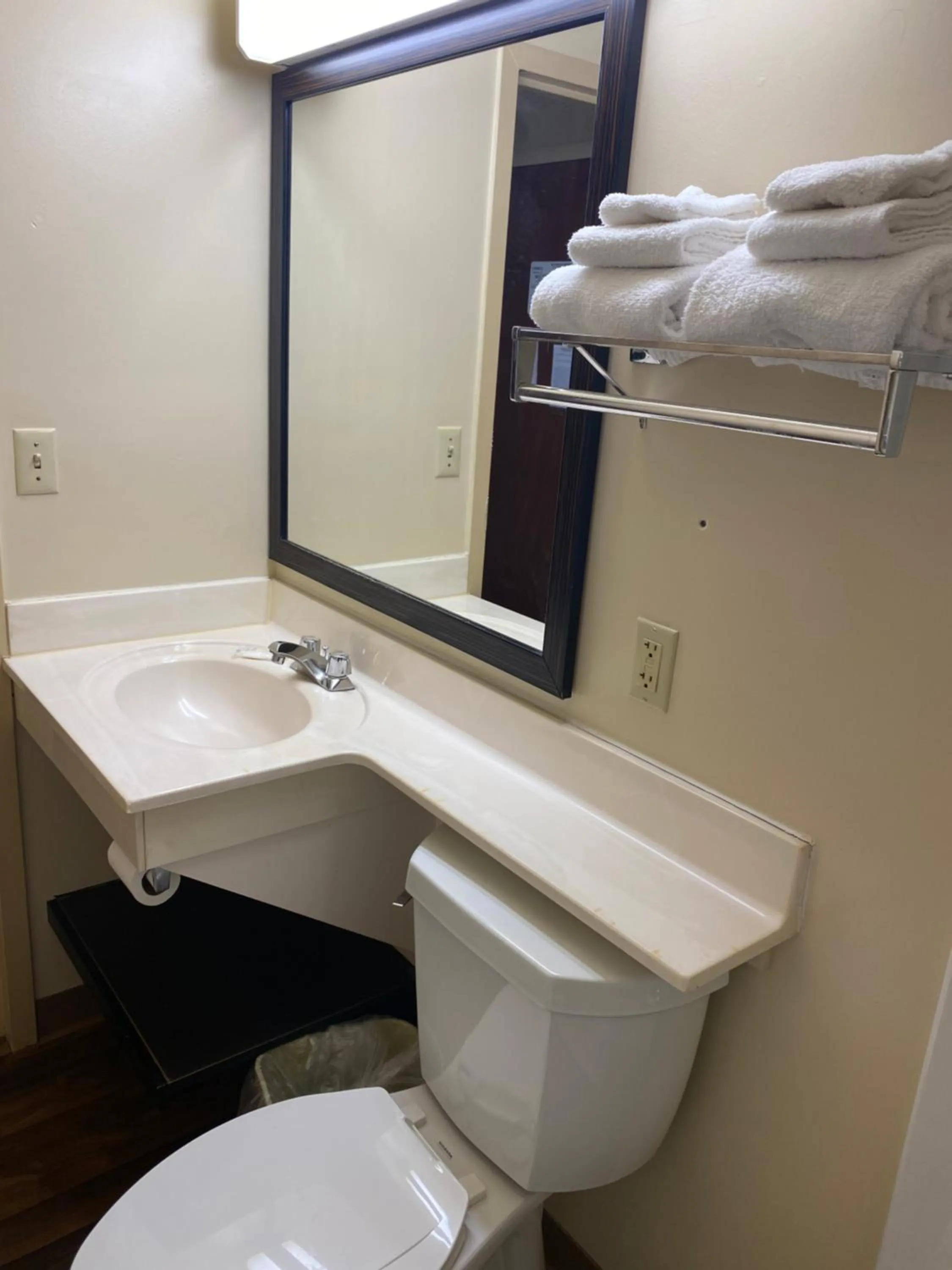 Bathroom in Suburban Studios Auburn Hills - Detroit