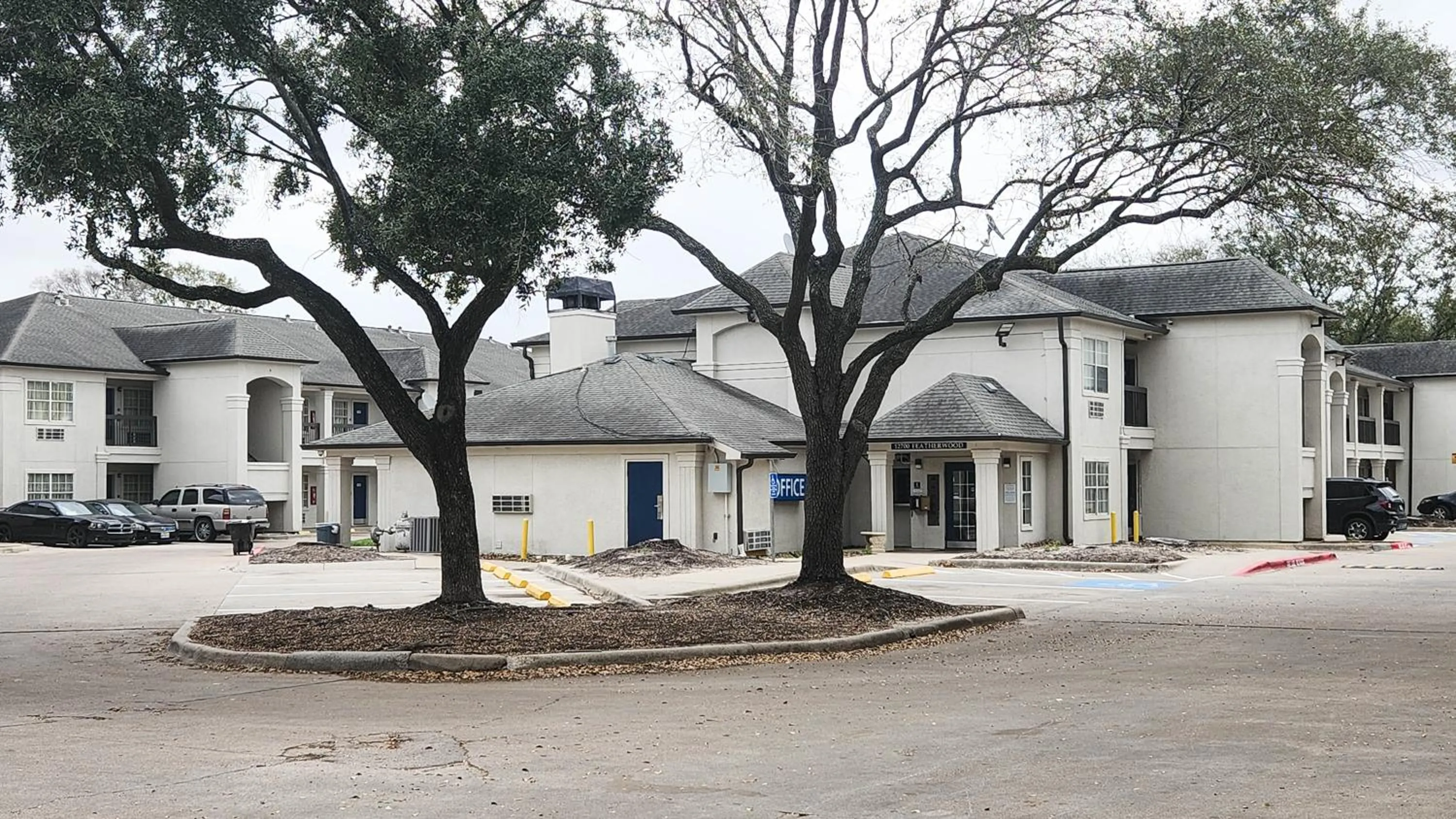 Property building in Studio 6-Houston, TX - Hobby South