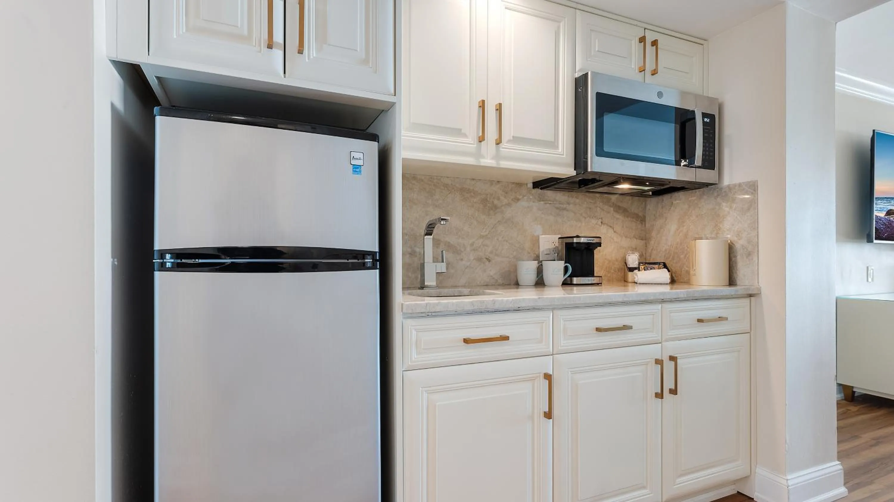 La Mer Beachfront Resort