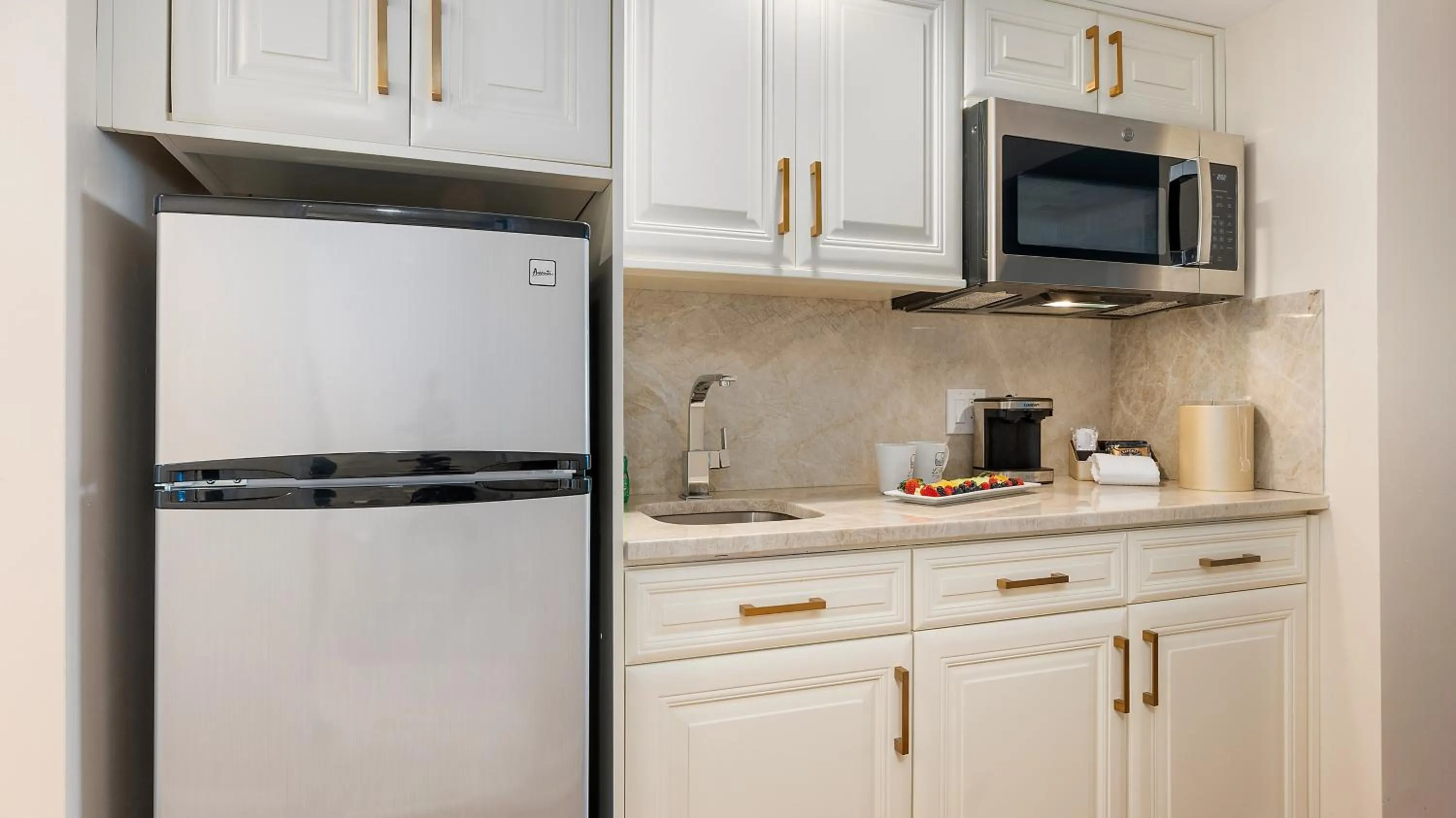 La Mer Beachfront Resort