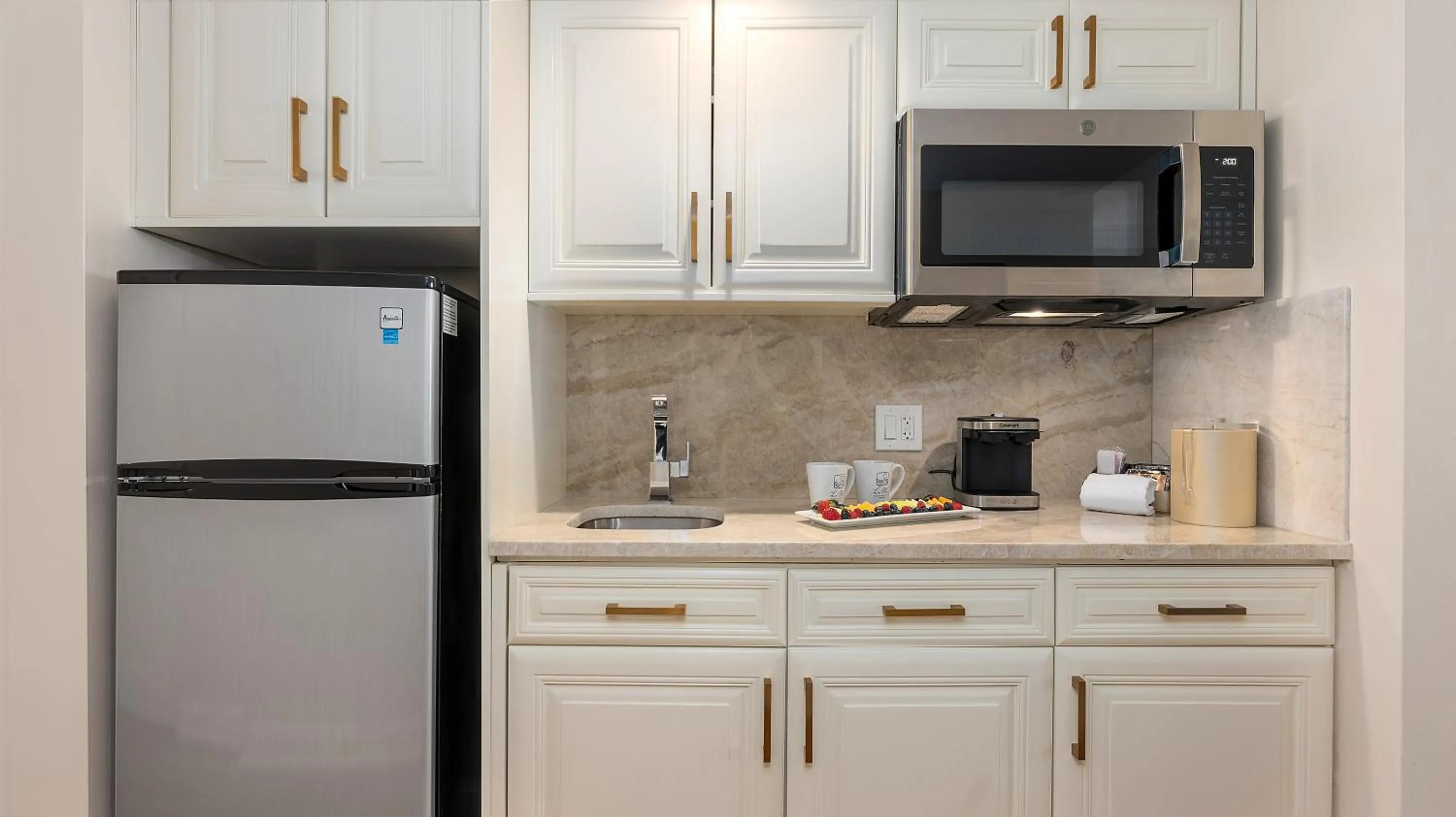 La Mer Beachfront Resort