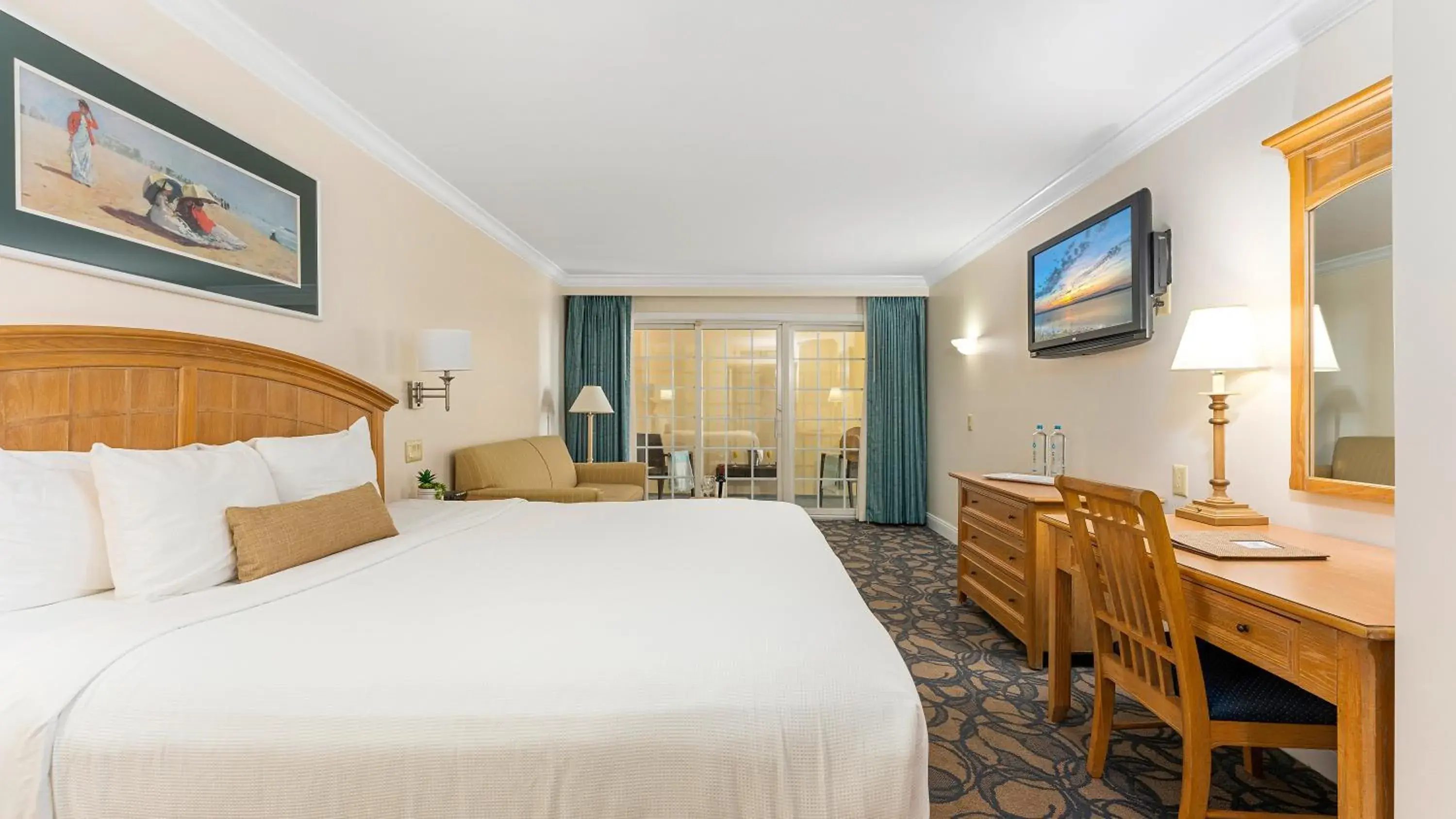 Obstructed Interior View Room - King Bed in La Mer Beachfront Resort Obstructed Interior View Room - King Bed in La Mer Beachfront Resort