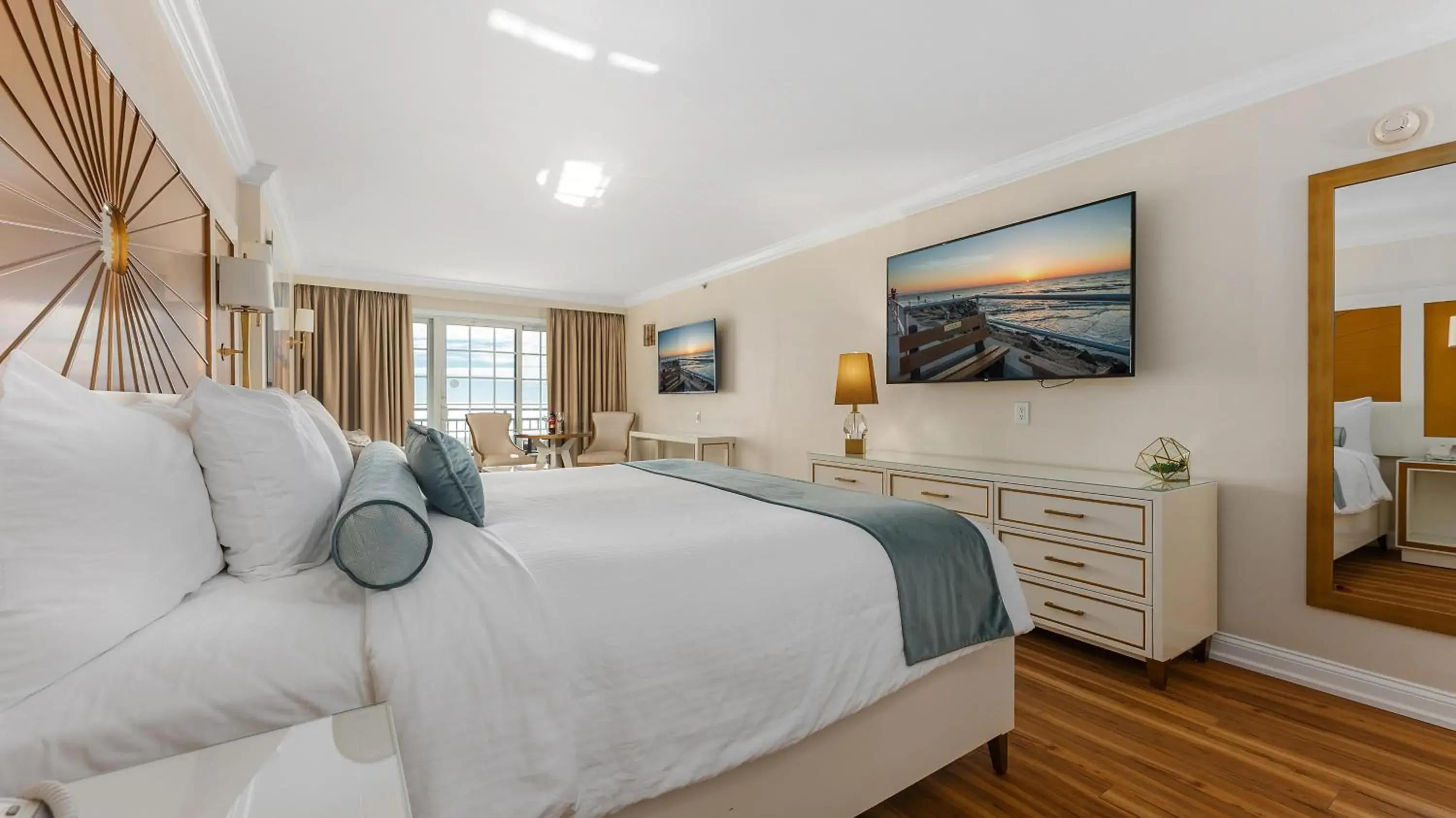 Premium King Side Ocean View in La Mer Beachfront Resort Premium King Side Ocean View in La Mer Beachfront Resort