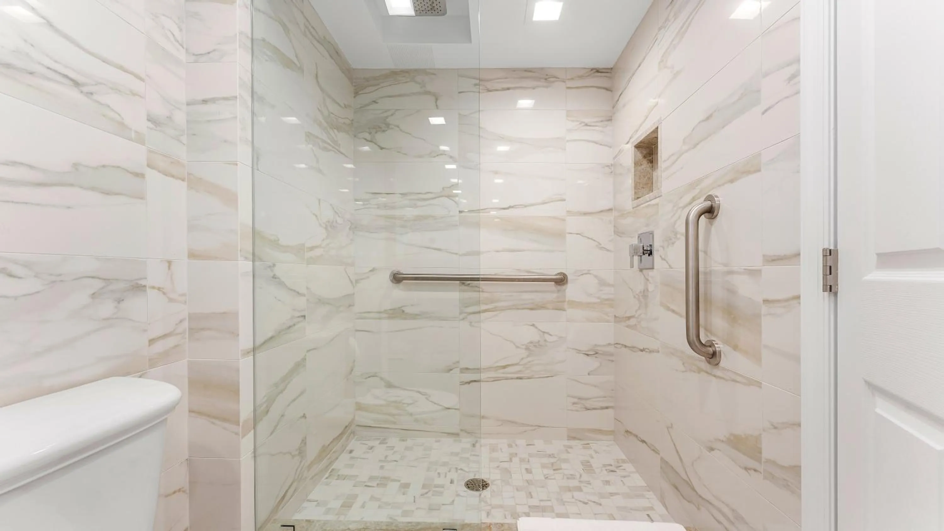 La Mer Beachfront Resort