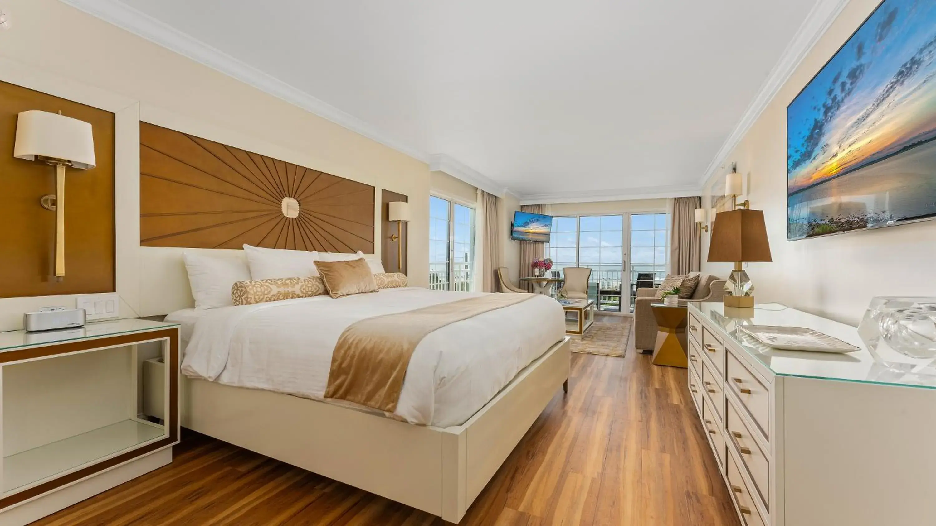 Deluxe Junior Panoramic with King in La Mer Beachfront Resort Deluxe Junior Panoramic with King in La Mer Beachfront Resort