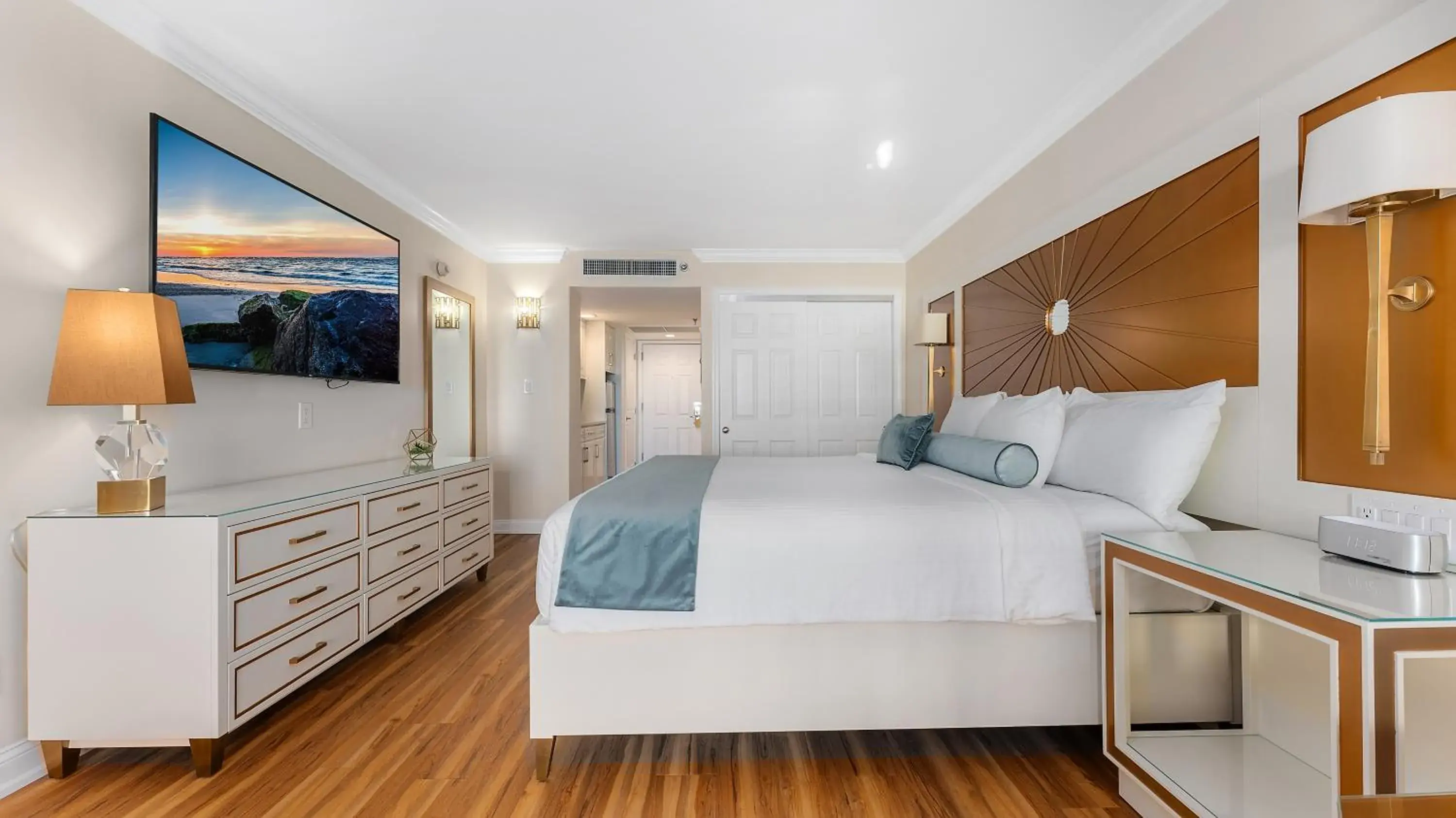 King Room with City View in La Mer Beachfront Resort King Room with City View in La Mer Beachfront Resort