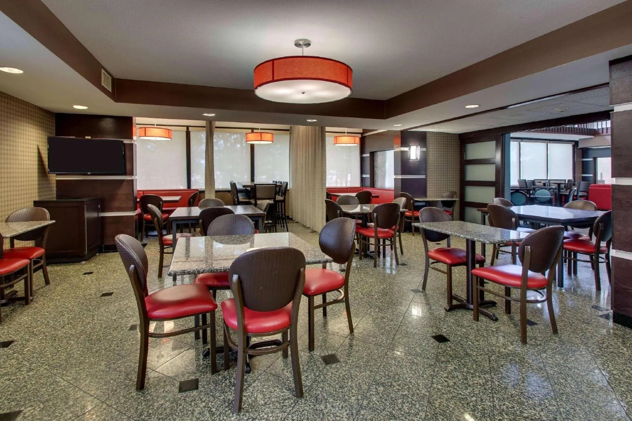 Seating area in Drury Inn & Suites Houston Sugar Land