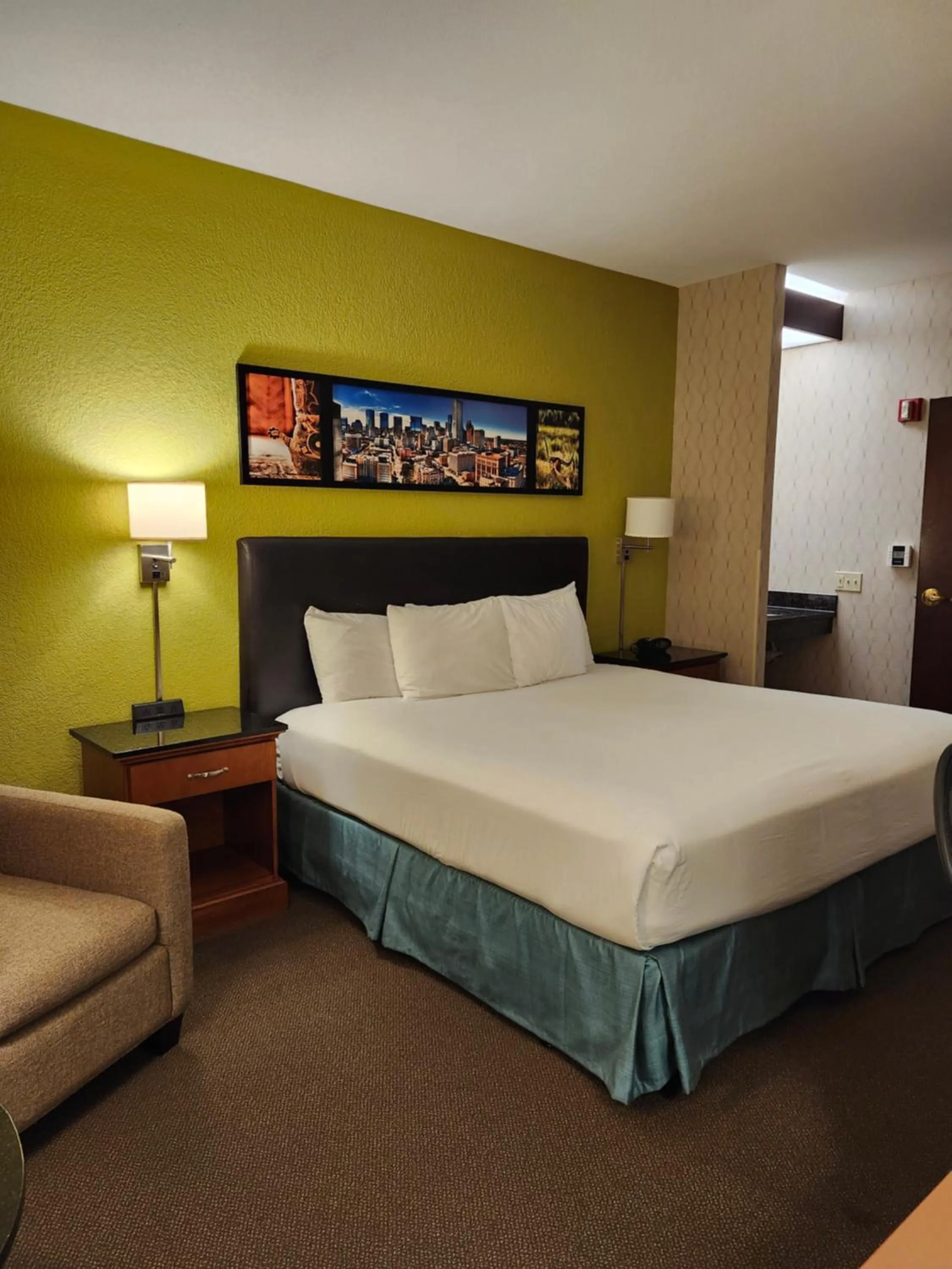 Bed in Drury Inn & Suites Houston Sugar Land