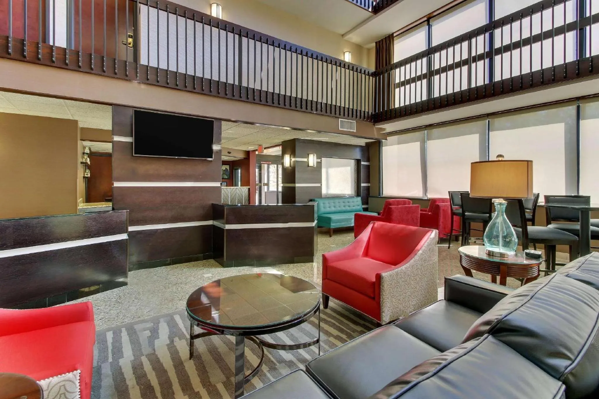 Communal lounge/ TV room in Drury Inn & Suites Houston Sugar Land