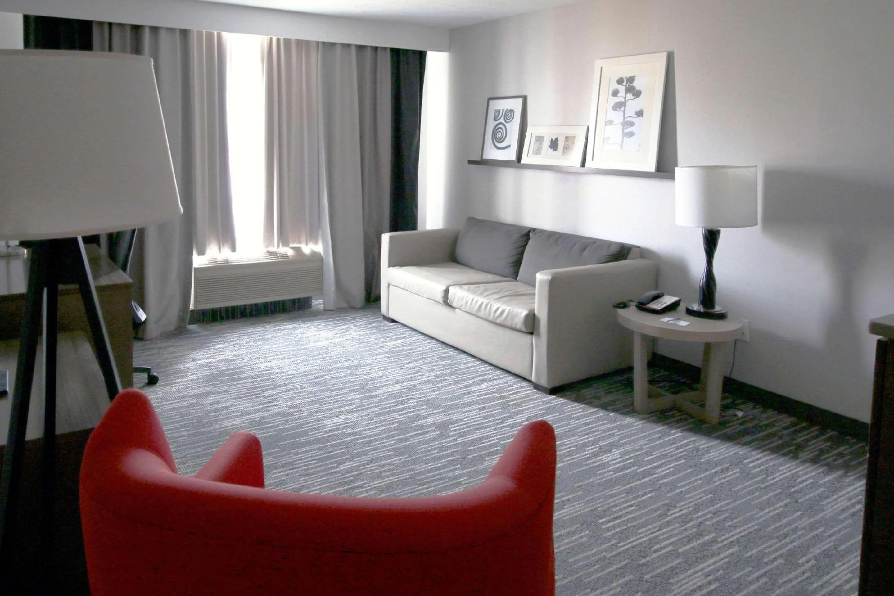 Bedroom in Country Inn & Suites by Radisson, Council Bluffs, IA