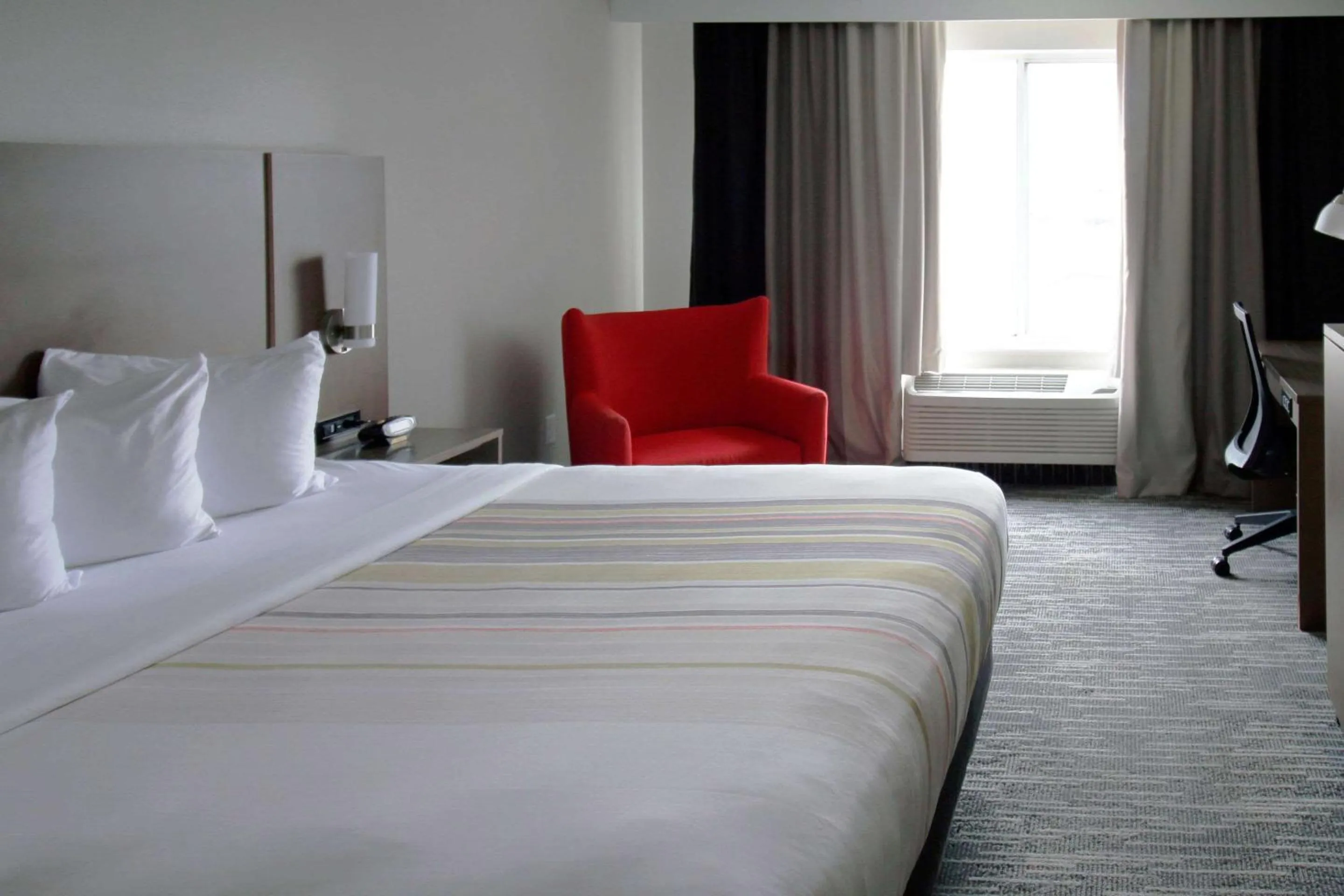 Bedroom, Bed in Country Inn & Suites by Radisson, Council Bluffs, IA