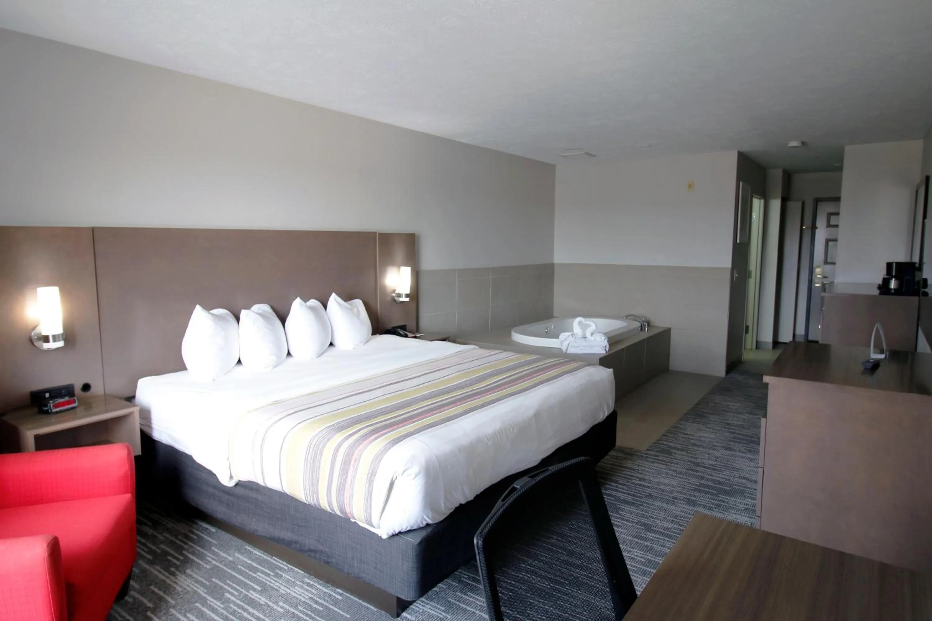 Bed in Country Inn & Suites by Radisson, Council Bluffs, IA