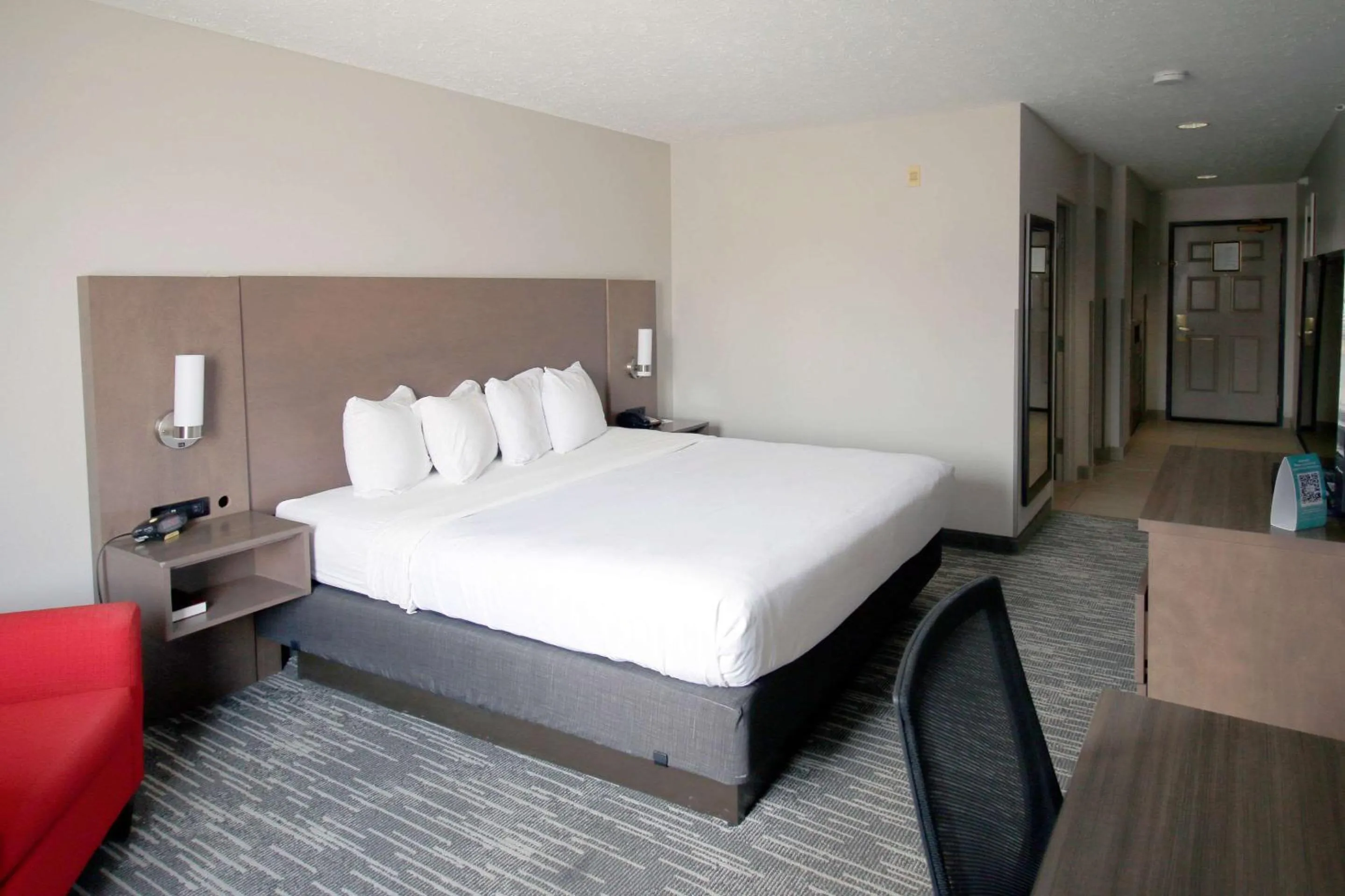 Bedroom, Bed in Country Inn & Suites by Radisson, Council Bluffs, IA